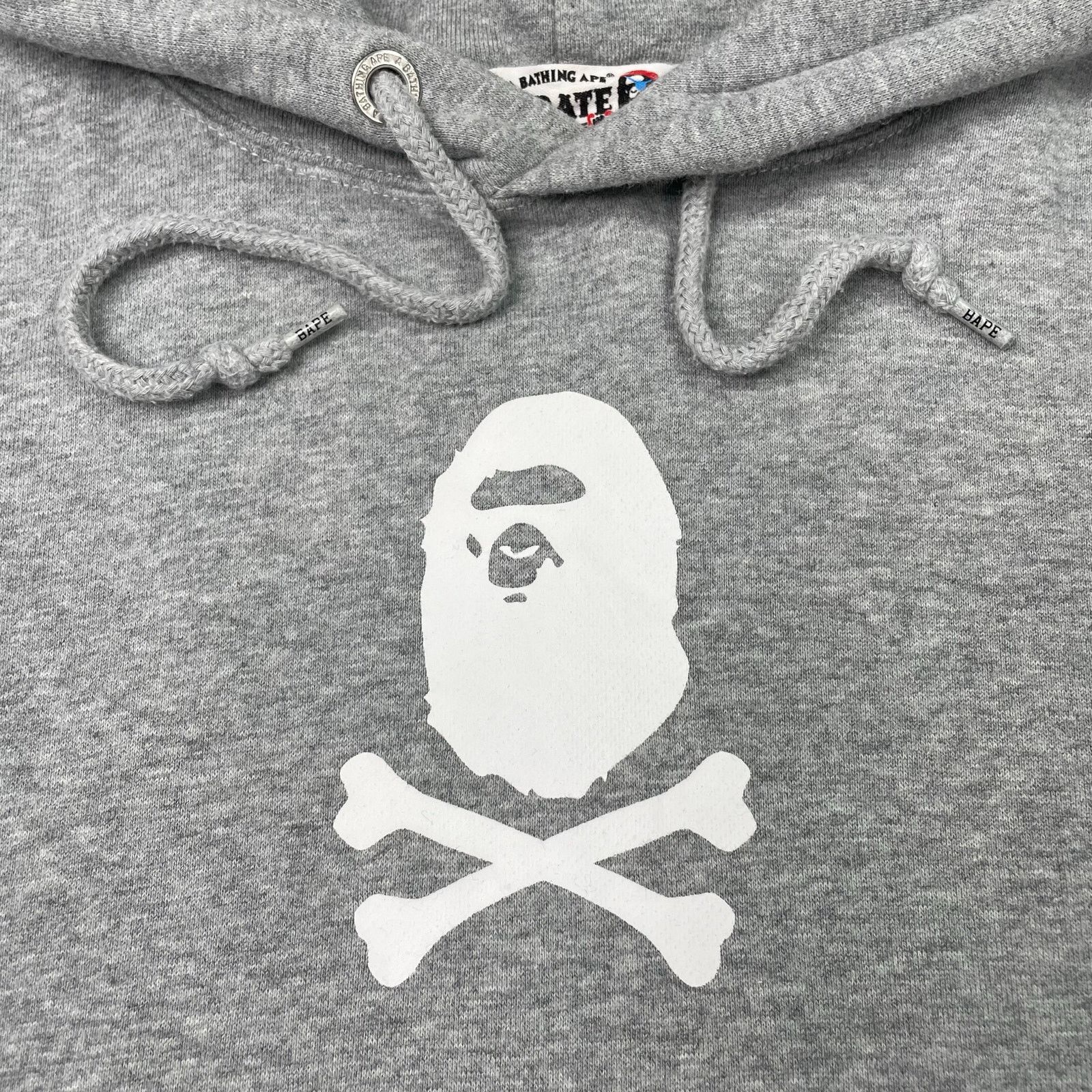 Bape BAPE Pirate Store Crossbones Pullover Hoodie Size L Size US L / EU 52-54 / 3 - 3 Thumbnail