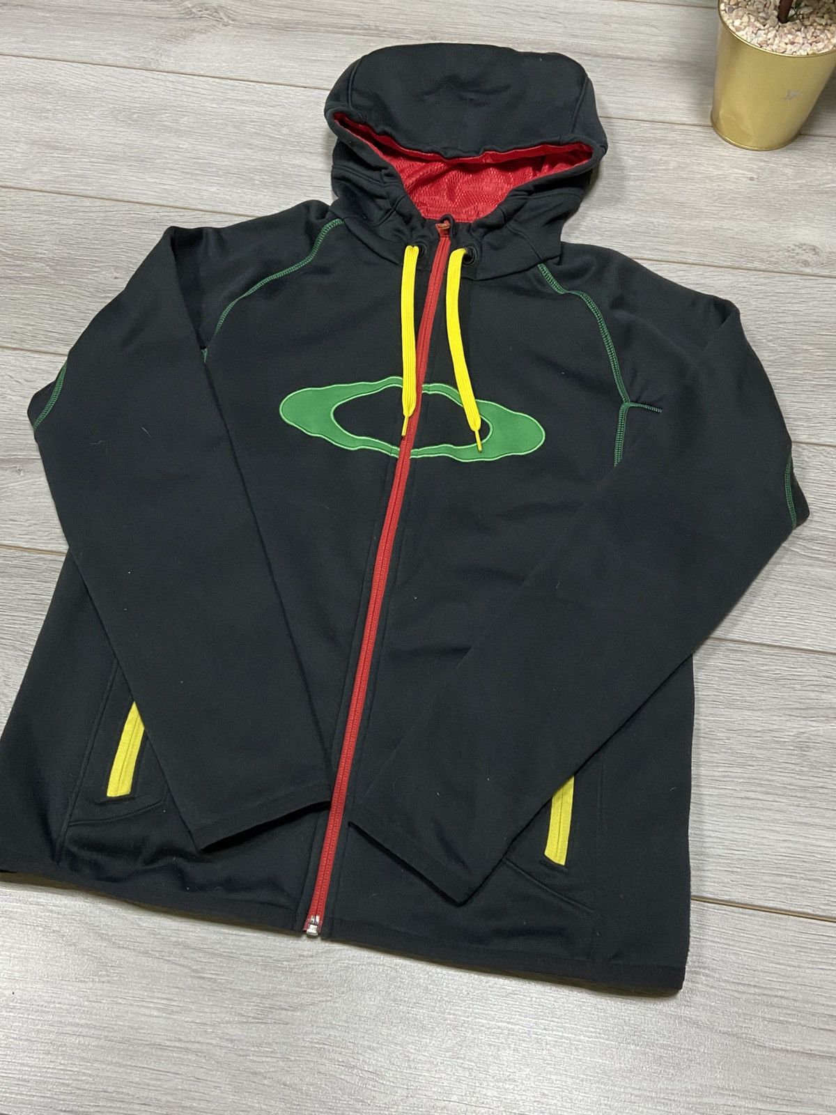Vintage Oakley vintage black big circle centr logo zip black hoodie Size US S / EU 44-46 / 1 - 7 Thumbnail