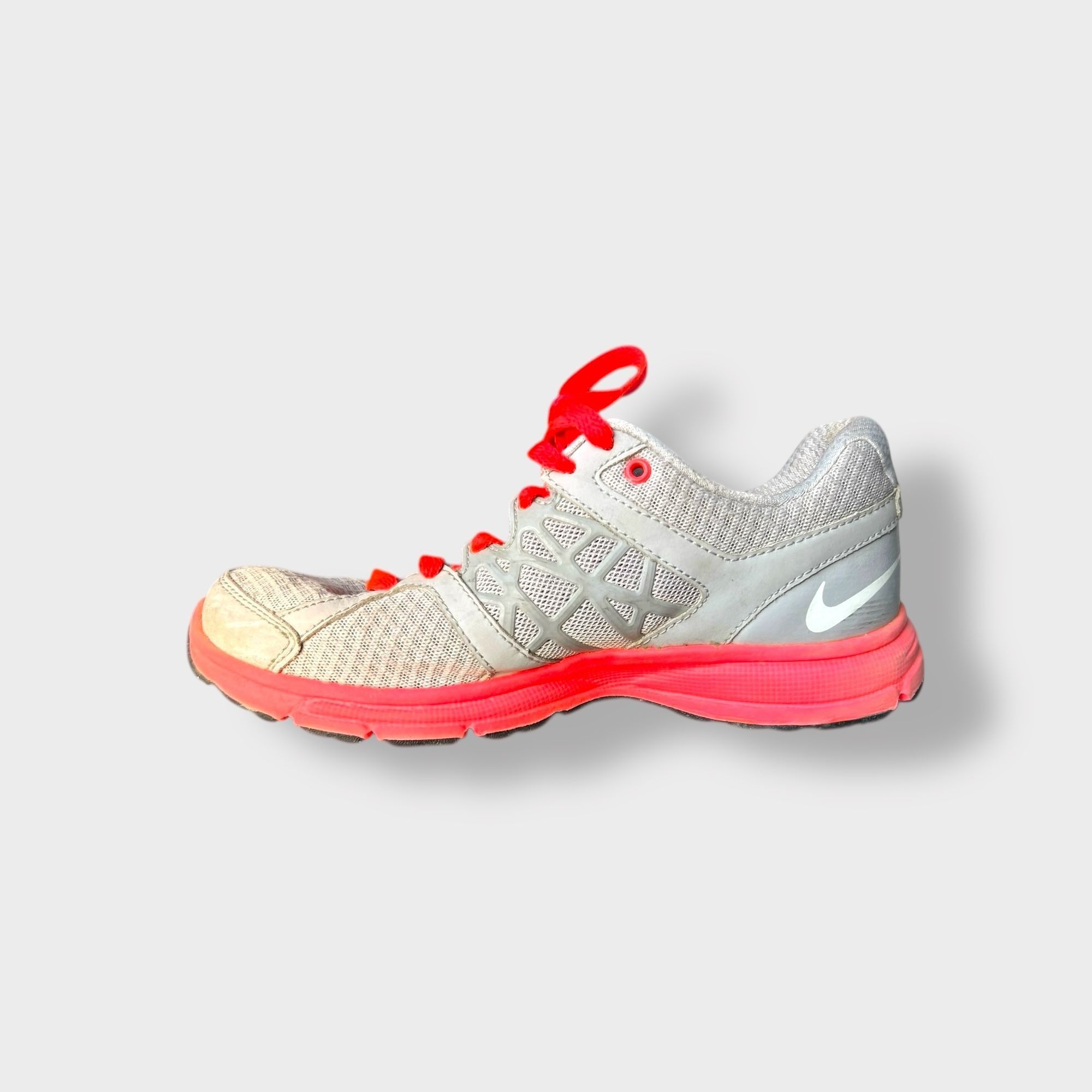 Nike Nike Womens Running Shoes Size 7 White & Red Lightweight Bre Size US 7 / IT 37 - 4 Thumbnail