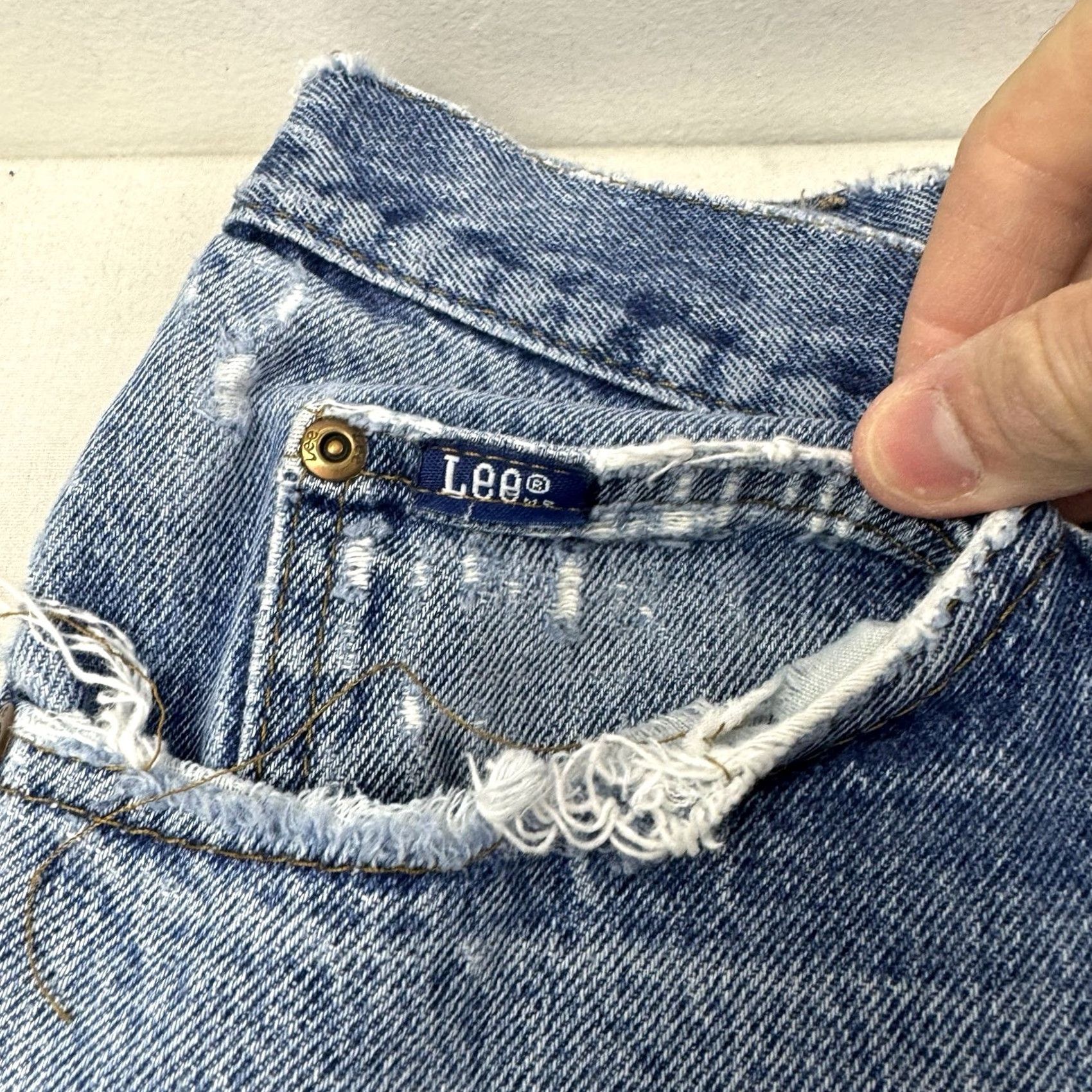 Lee VINTAGE Lee Jeans Men 36x32 Regular Straight USA Blue Cotton 1980s-90s, Worn, Thrashed, Zip, Inseam 32, Made in USA, Leather Patch, Hipster Size US 36 / EU 52 - 6 Thumbnail