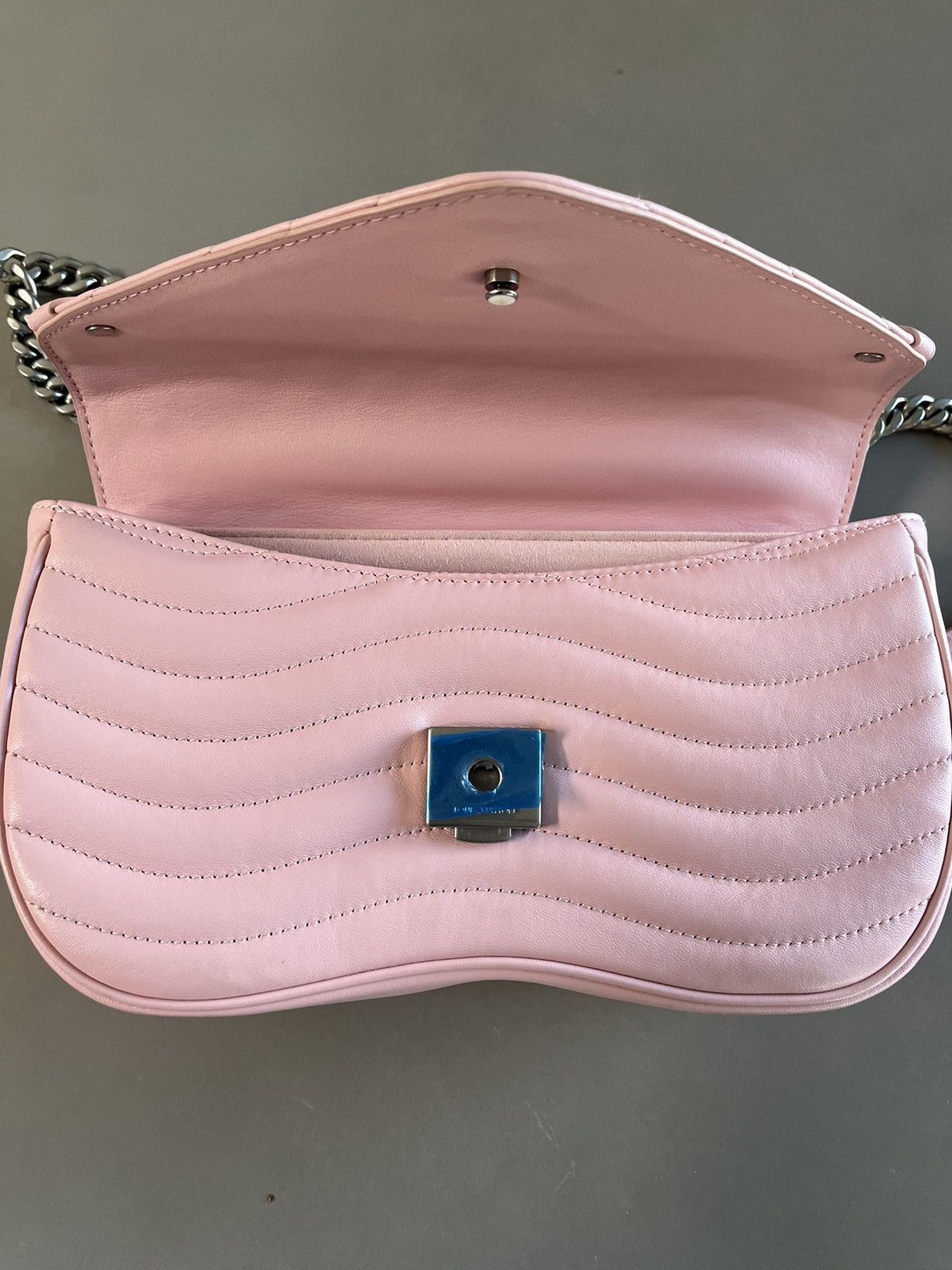 Louis Vuitton Authentic Louis Vuitton Size ONE SIZE - 2 Thumbnail