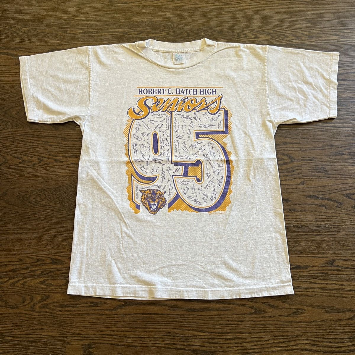 Vintage Vintage 1995 Robert C Hatch High School Seniors shirt Size US L / EU 52-54 / 3 - 1 Thumbnail