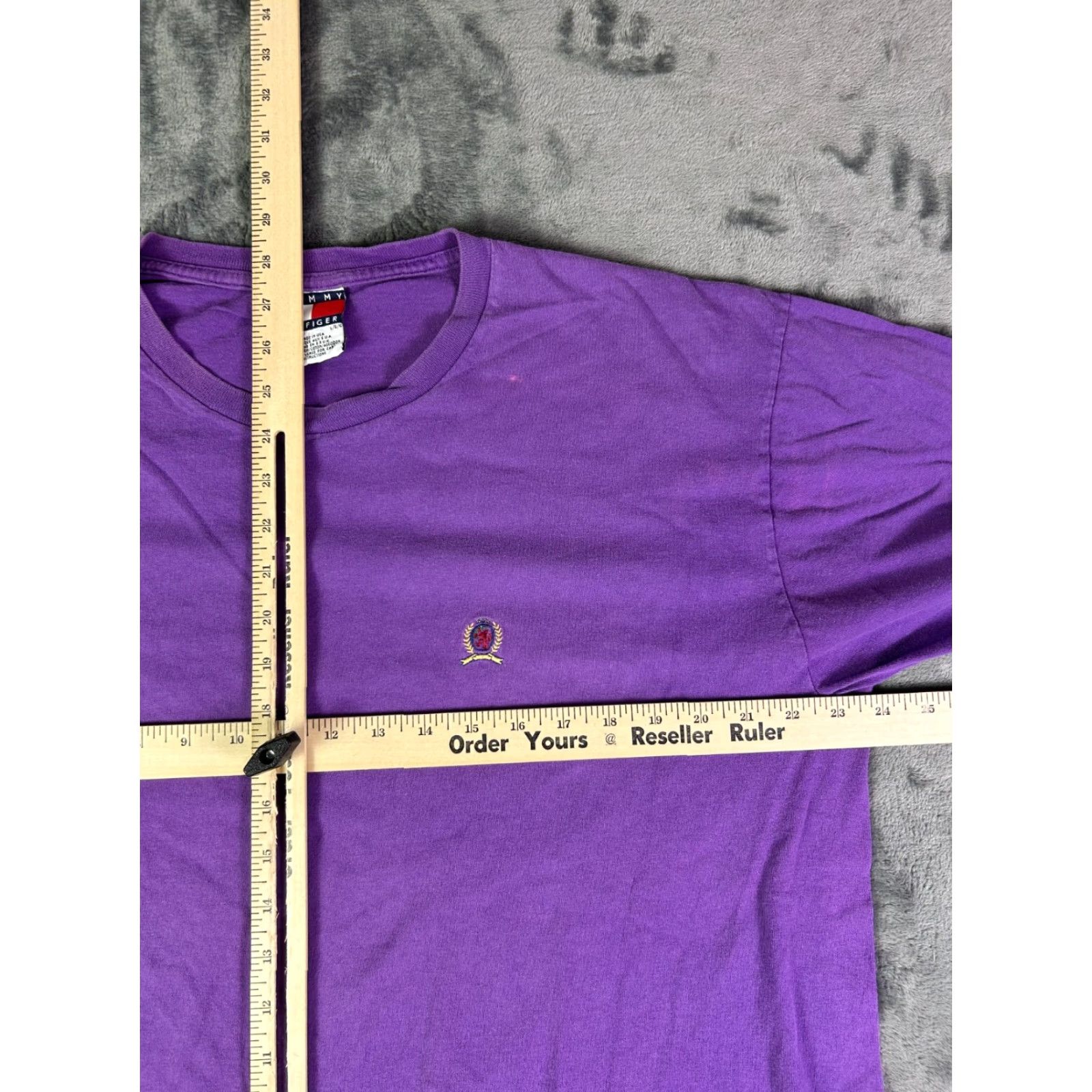 Tommy Hilfiger VINTAGE Tommy Hilfiger Crest Logo T-Shirt Men’s L Purple USA Casual 90s Shirt Mens Size US L / EU 52-54 / 3 - 3 Thumbnail