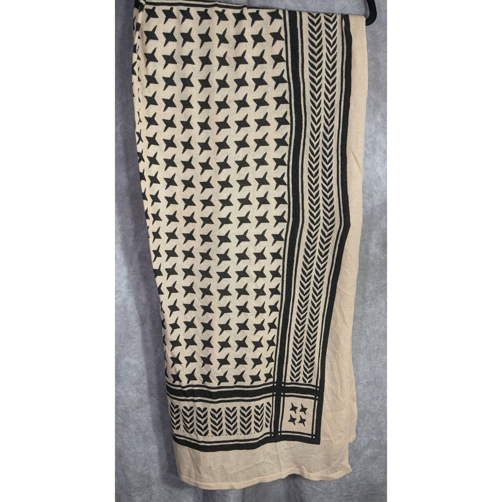 Other Clara H Star Pattern Beige & Black Knit Wrap Scarf Shawl 49x Size ONE SIZE - 10 Thumbnail