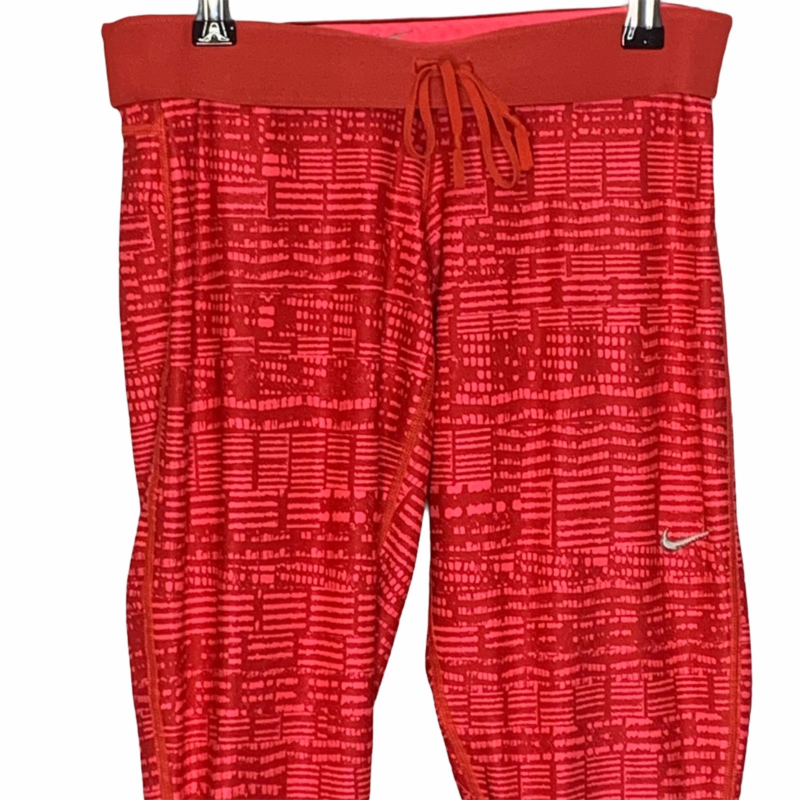 Nike Nike Athleisure Red Pink Stripe Crop Legging Small Dri-Fit Size 27" / US 4 / IT 40 - 5 Thumbnail