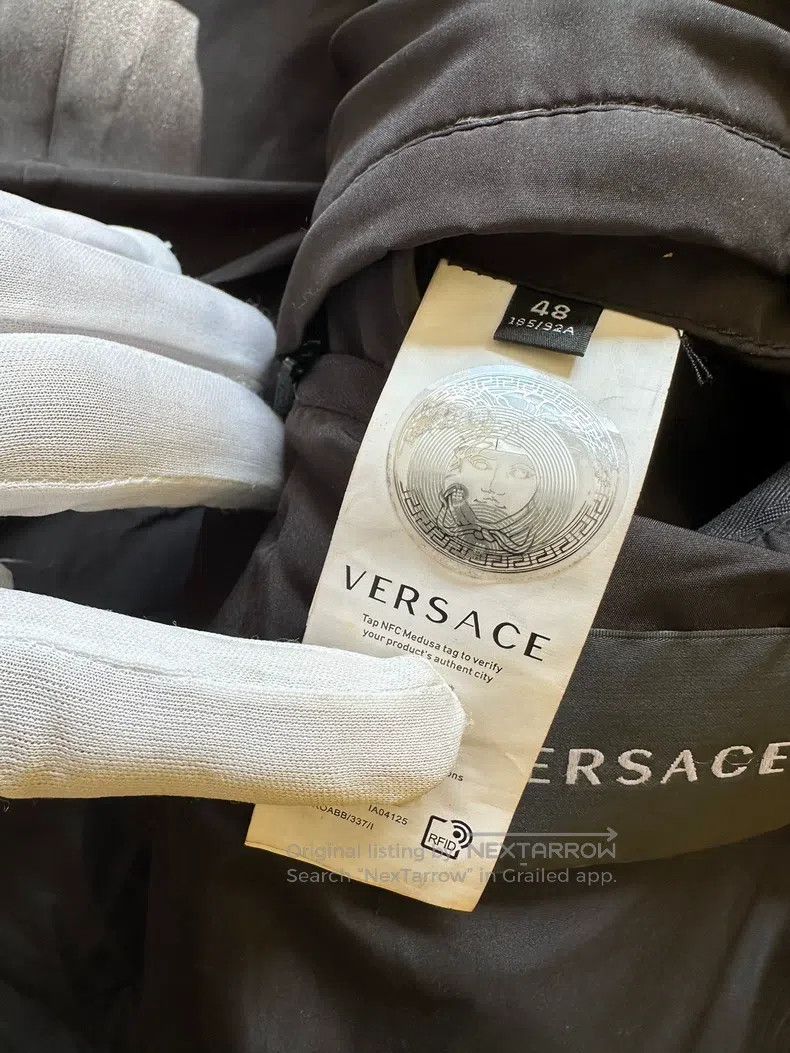 Versace Versace Black hooded down jacket Size US M / EU 48-50 / 2 - 4 Thumbnail