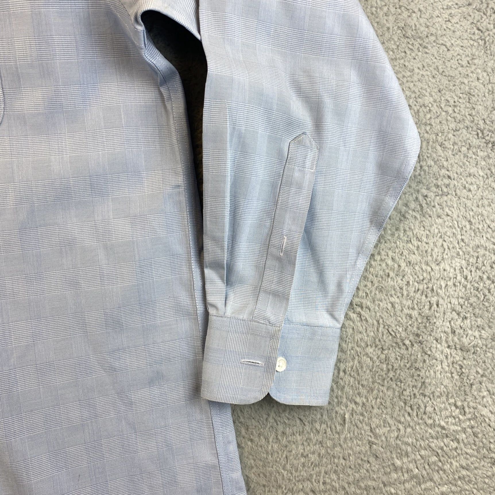 Roundtree & Yorke Roundtree & Yorke Gold Label Men's Dress Shirt 15.5-33 Blue Plaid Business Casual Non-Iron Fabric Size 40R - 4 Thumbnail