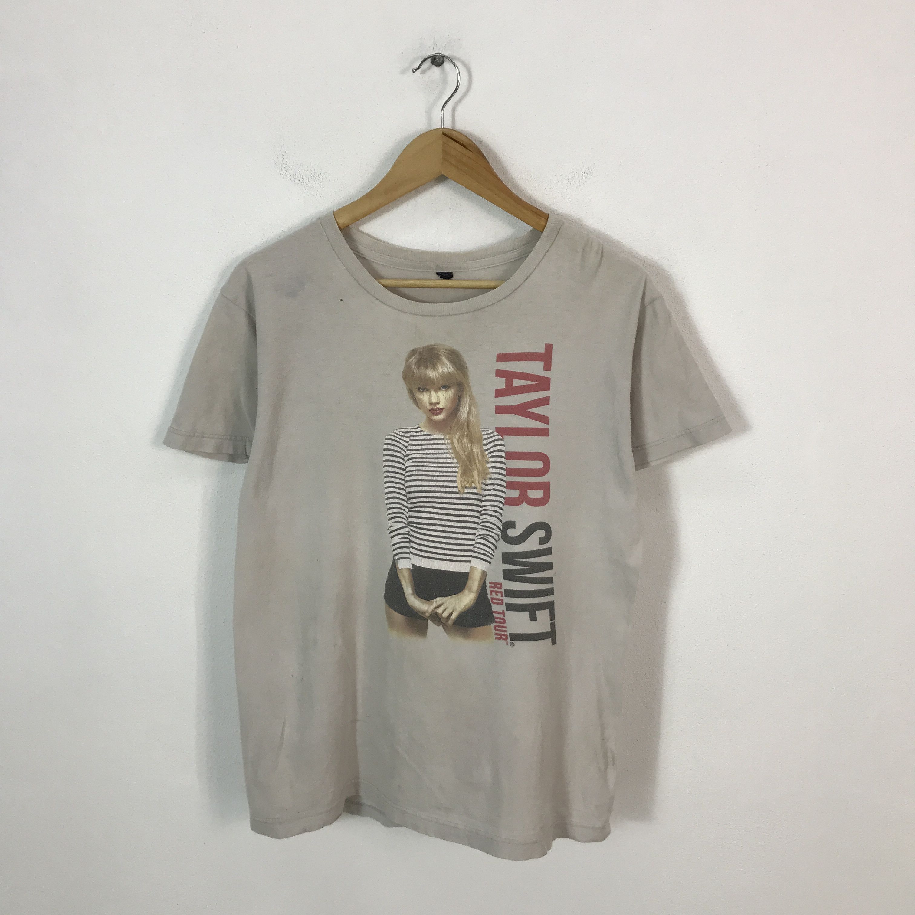 Band Tees Vtg taylor swift red tour t-shirt Size US M / EU 48-50 / 2 - 1 Thumbnail