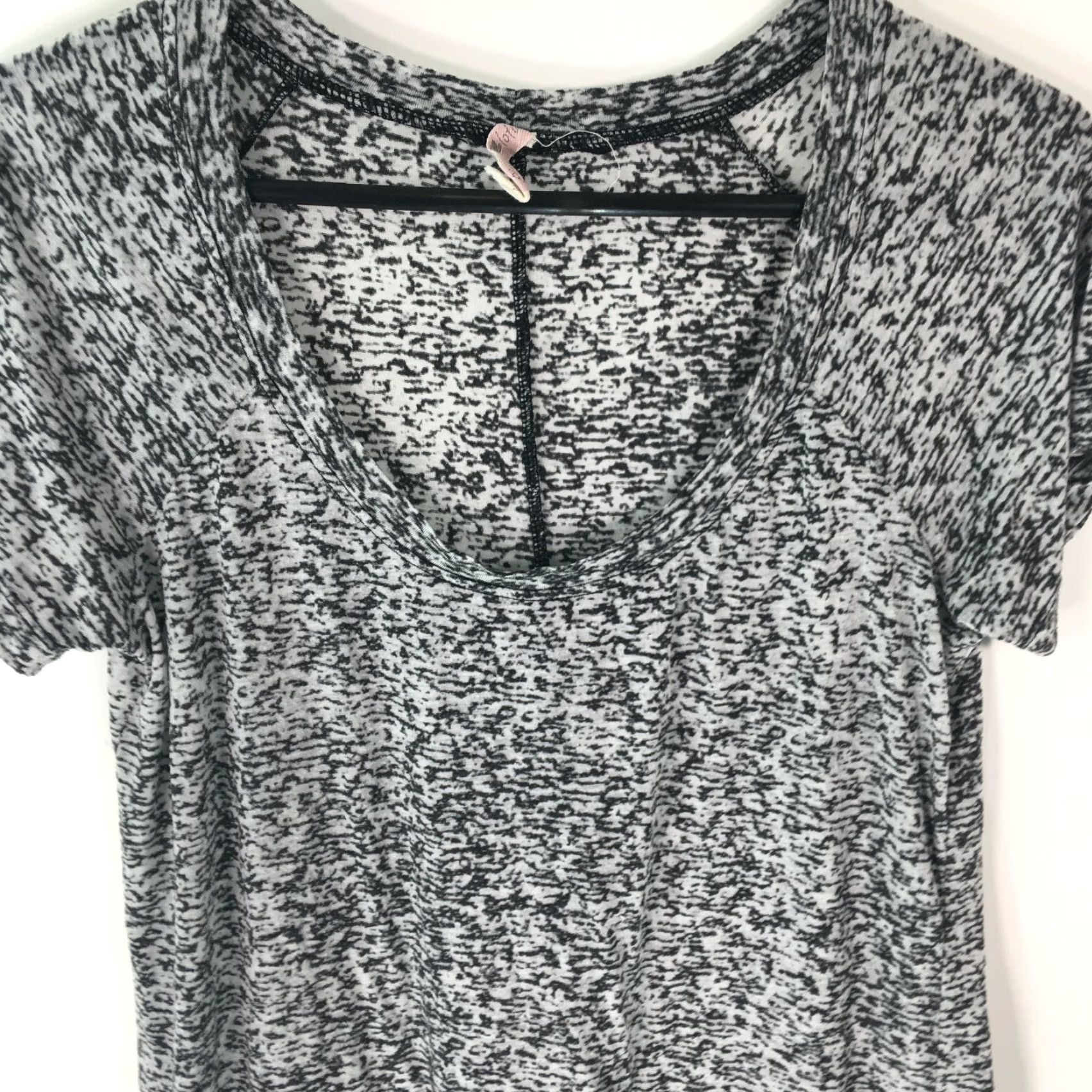 Vintage Pink Lotus T Shirt Pullover Shirt Womens Scoop Neck Short Sleeve Black Size M Casual 25in Chest 18in 90s? Size M / US 6-8 / IT 42-44 - 3 Thumbnail