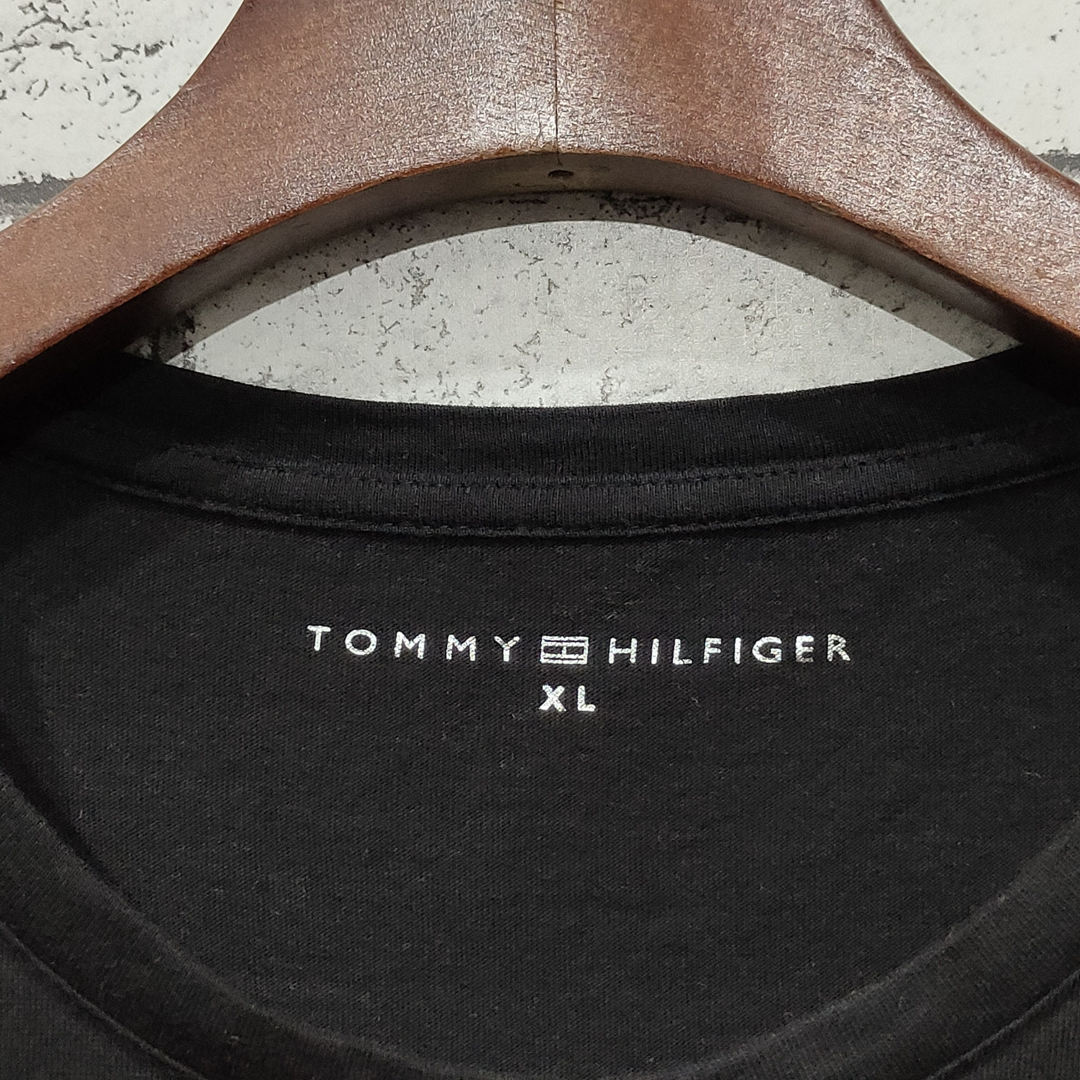 Tommy Hilfiger 🔥Tommy Hilfiger black t-shirt Size US M / EU 48-50 / 2 - 2 Thumbnail