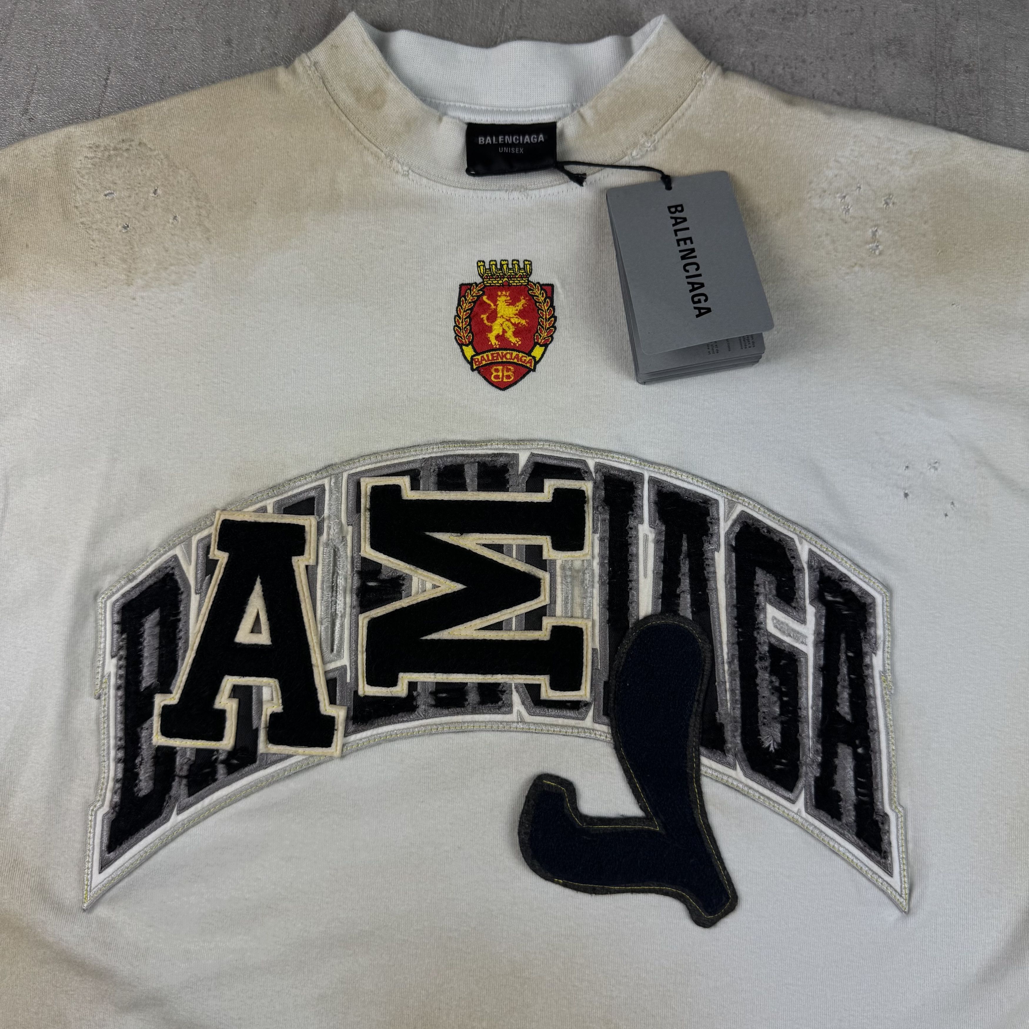 Balenciaga BALENCIAGA Skater Logo Oversized T-Shirt in Dirty White Size US S / EU 44-46 / 1 - 9 Thumbnail
