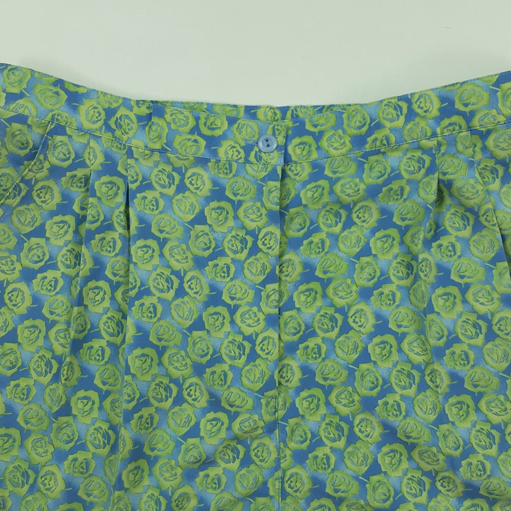 Vintage VINTAGE 80s Green Flower Women's Size 14 Outdoor Shorts Pleated Chino Sarah Bryson USA Made Adult Women Size 36" / US 14 / IT 50 - 2 Thumbnail