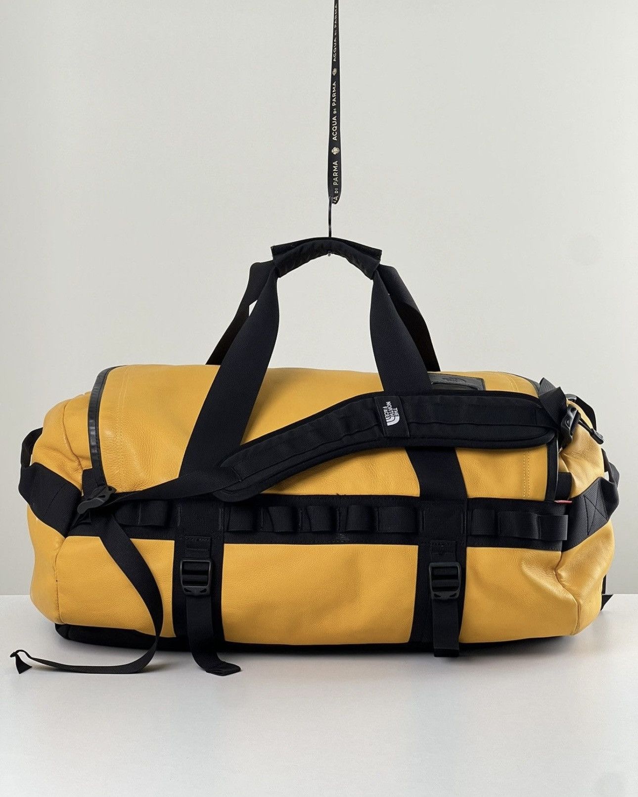 Supreme × The North Face FW17 Supreme North Face Leather Base Camp Duffle Bag Size ONE SIZE - 5 Thumbnail
