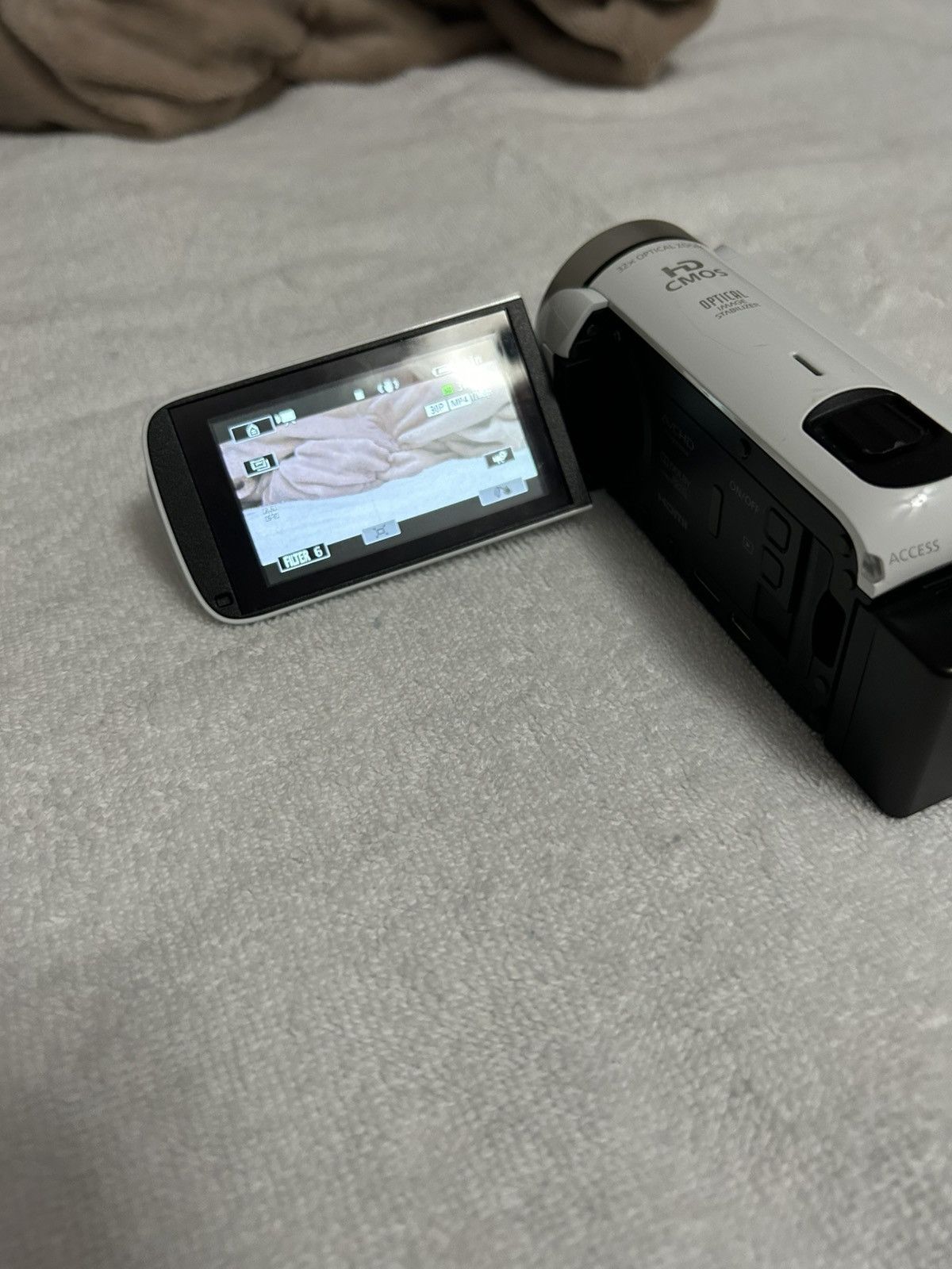 Canon Digital camera ( Canon Vixia HF R600 Camcorder) Size ONE SIZE - 3 Thumbnail