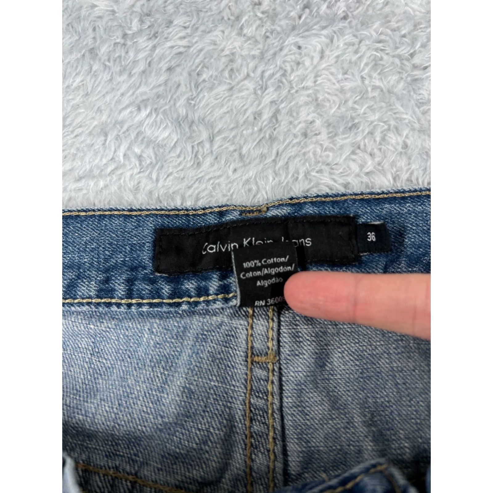 Calvin Klein VINTAGE Calvin Klein Jeans Men 36 Blue Denim Relaxed Straight Leg Cotton 31x29 5-Pocket Design Distressed Flame-Resistant Blue Calvin Klein Jeans Mens Size US 36 / EU 52 - 7 Thumbnail