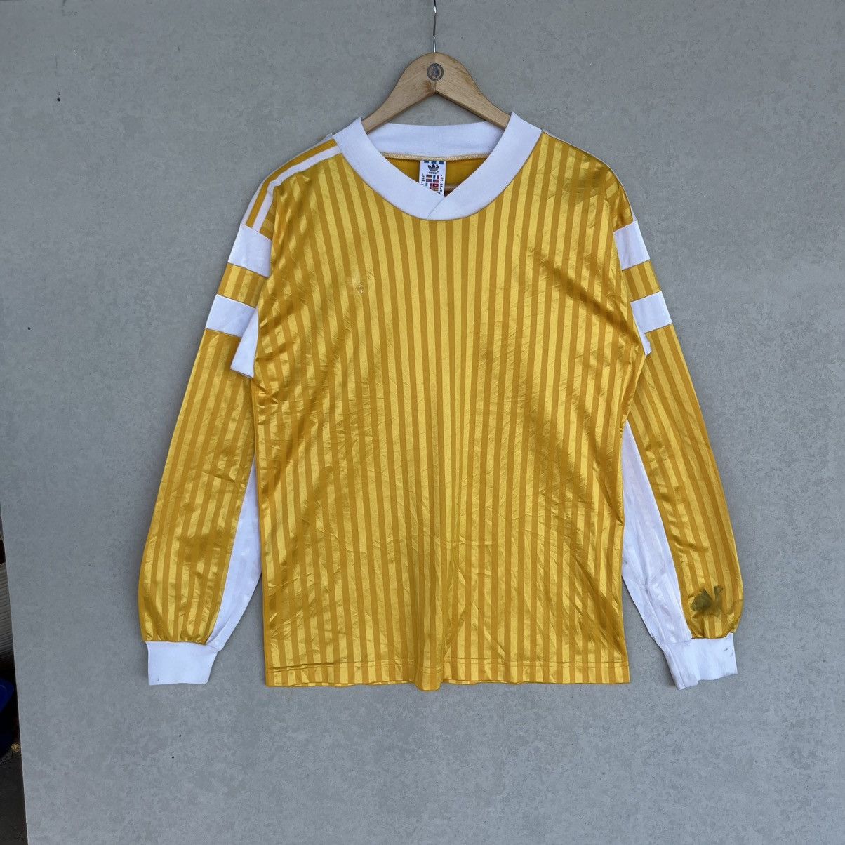 Other Vintage Yellow And White Sleeve Soccer Jersey Size L Size US L / EU 52-54 / 3 - 1 Thumbnail