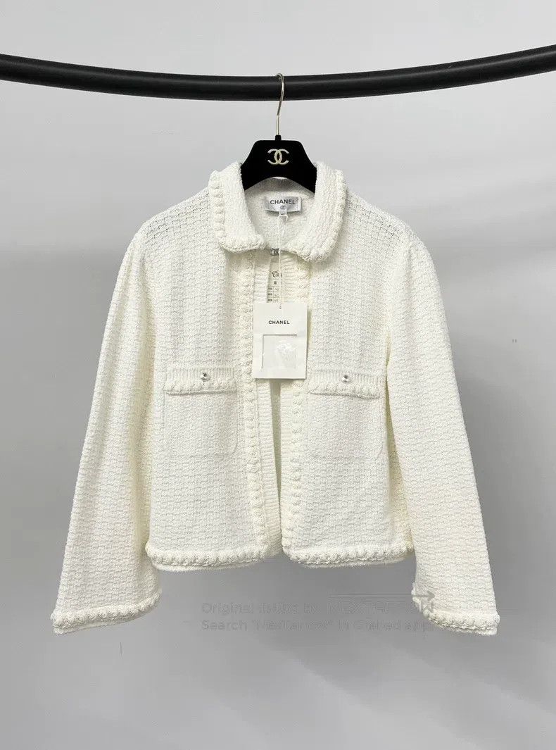 Chanel Chanel 25P popular white doll collar pearl diamond button Size S / US 4 / IT 40 - 1 Thumbnail