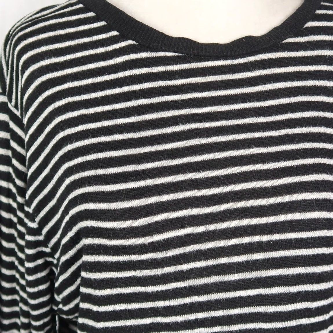 American Apparel VINTAGE American Apparel Black and Cream Stripe Lightweight Sweater Mens L Size US L / EU 52-54 / 3 - 2 Thumbnail
