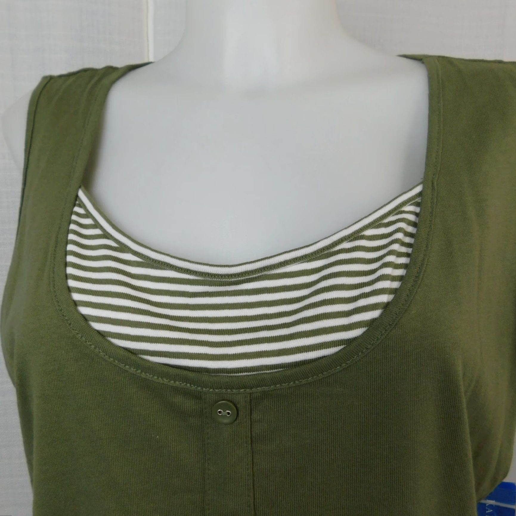 Vintage Karen Scott Tank Shirt Womens L Olive Green 100% Cotton Sleeveless Scoop Neck Button Accents Casual Basic Sports Classic Modern Short Think Tank Size L / US 10 / IT 46 - 3 Thumbnail