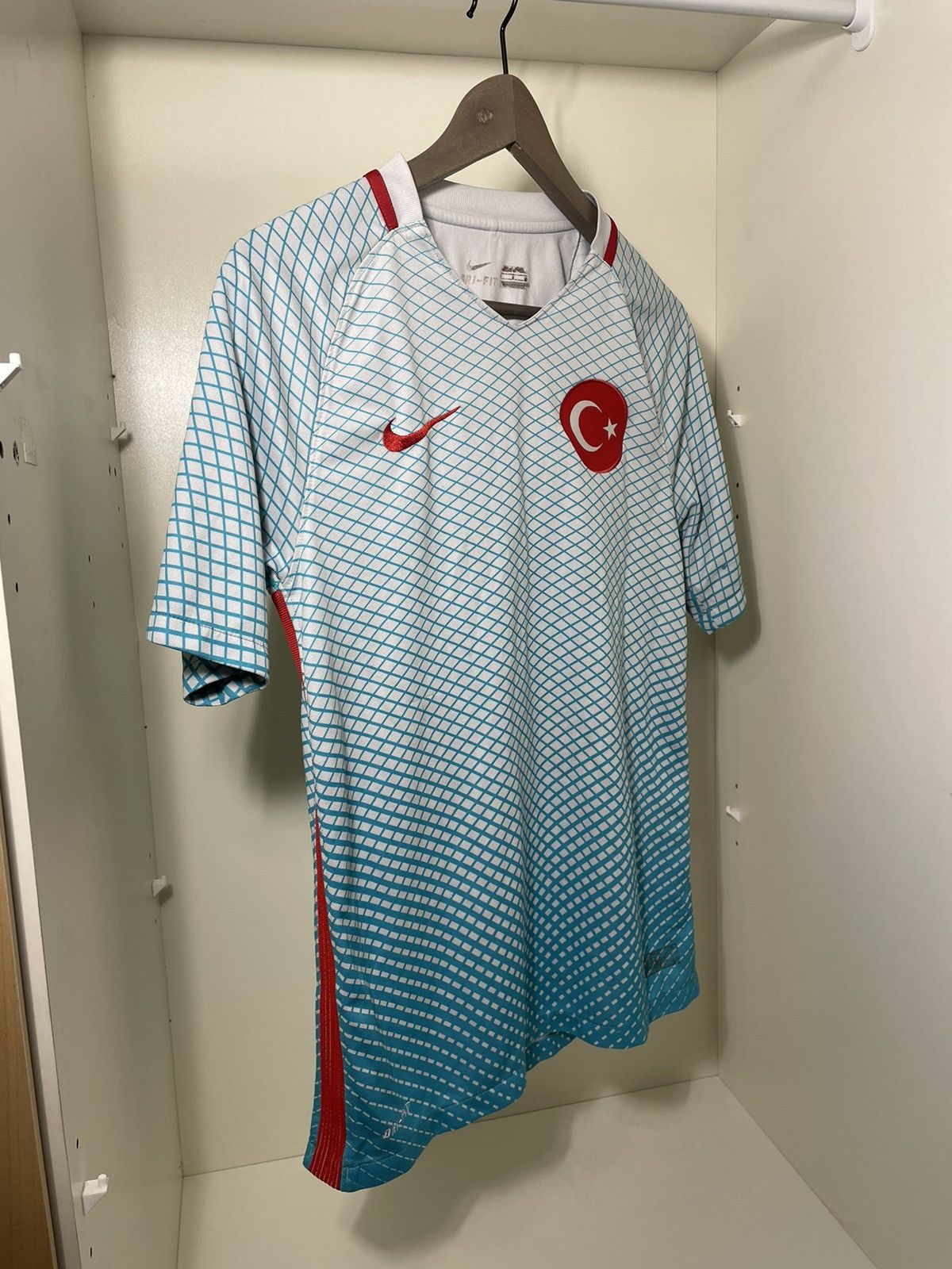 Nike Nike Turkey 2016-17 Away Shirt S Football Jersey Size US S / EU 44-46 / 1 - 5 Thumbnail