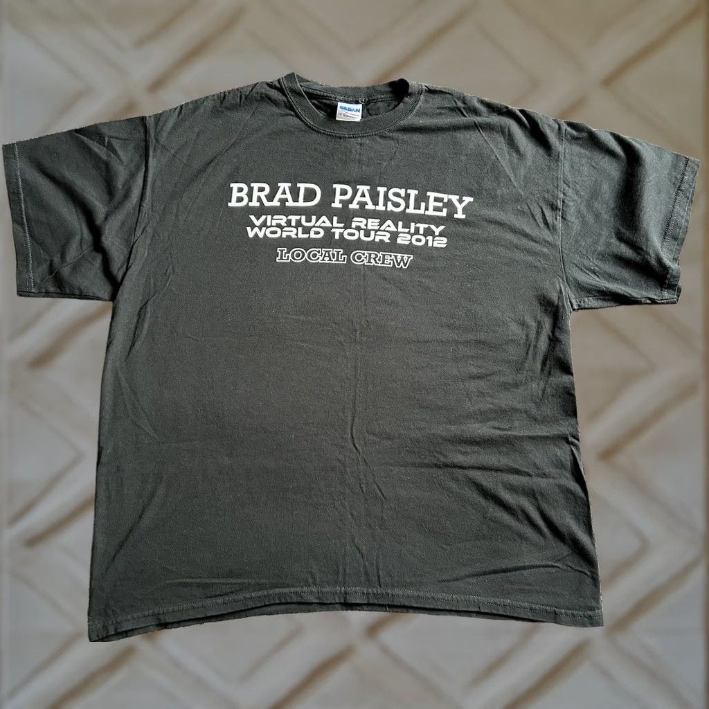Vintage VINTAGE Brad Paisley Virtual Reality World Tour 2012 Local Crew Mens XL T-Shirt Black Paisley Tour Music Band Mens XL Size US XL / EU 56 / 4 - 1 Thumbnail