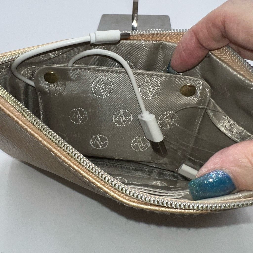 Other Adrienne Vittadini Charging Zip Around Wristlet Size ONE SIZE - 9 Thumbnail