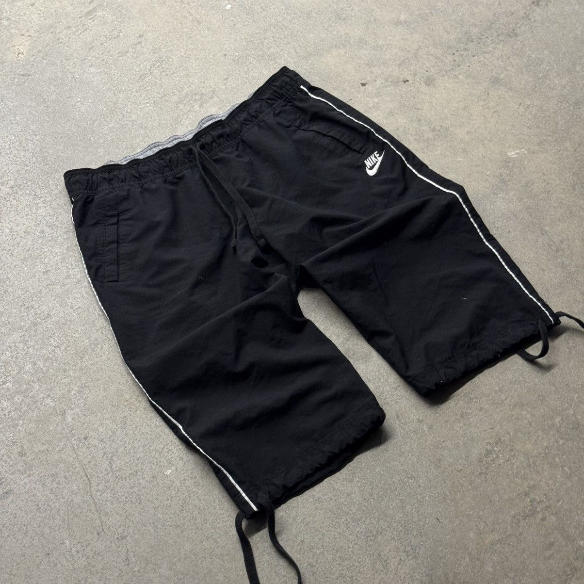 Nike Vintage 90s Y2K Nike Baggy Nylon Shorts Black Size XL 36 Size US 36 / EU 52 - 1 Thumbnail