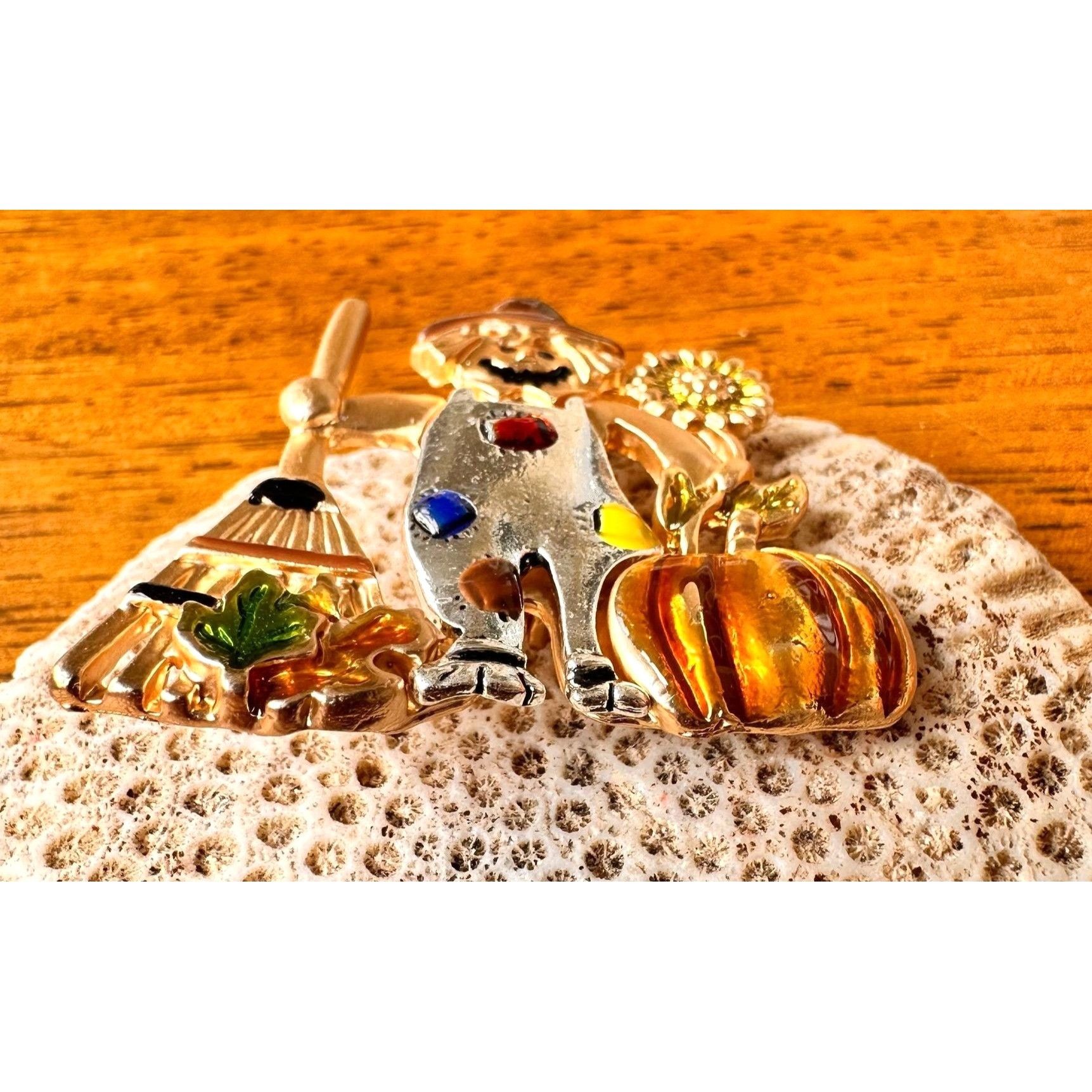 Handmade Scarecrow Brooch Pin New Fall Pumpkin Autumn Leaves Rake Sun Size ONE SIZE - 9 Thumbnail