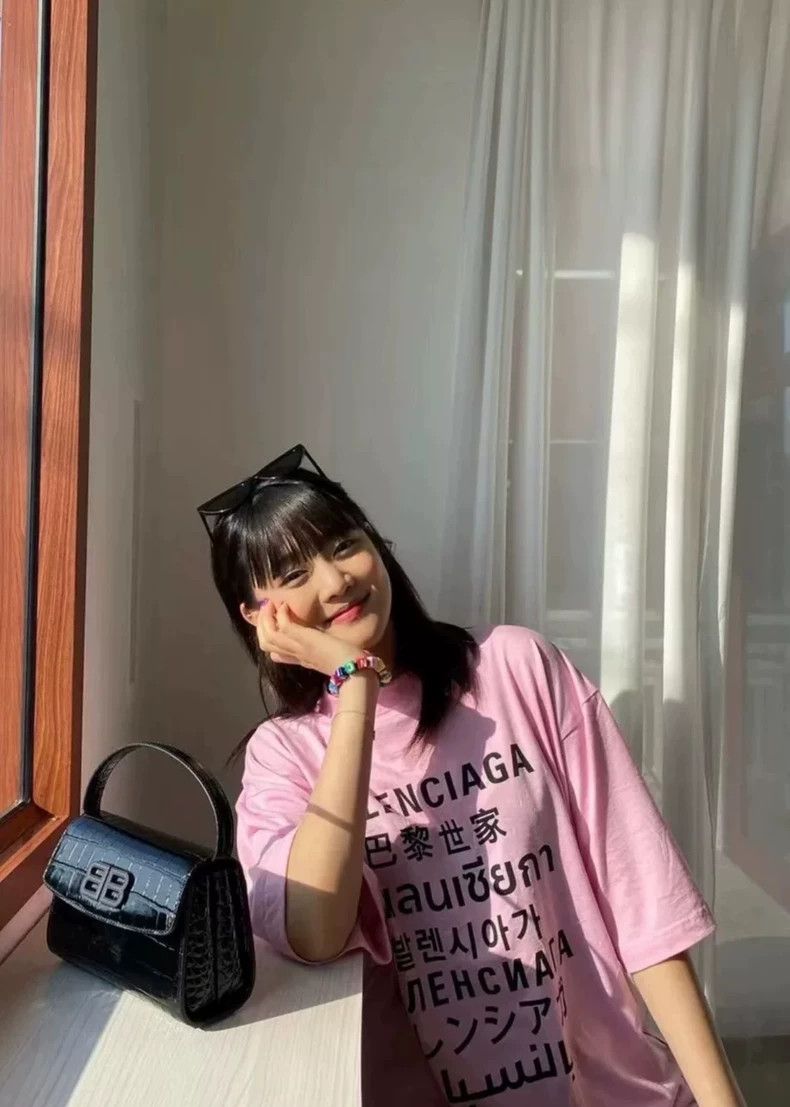 Balenciaga Balenciaga Multi-language short sleeve 2504-Nextarrow Size US XS / EU 42 / 0 - 6 Thumbnail