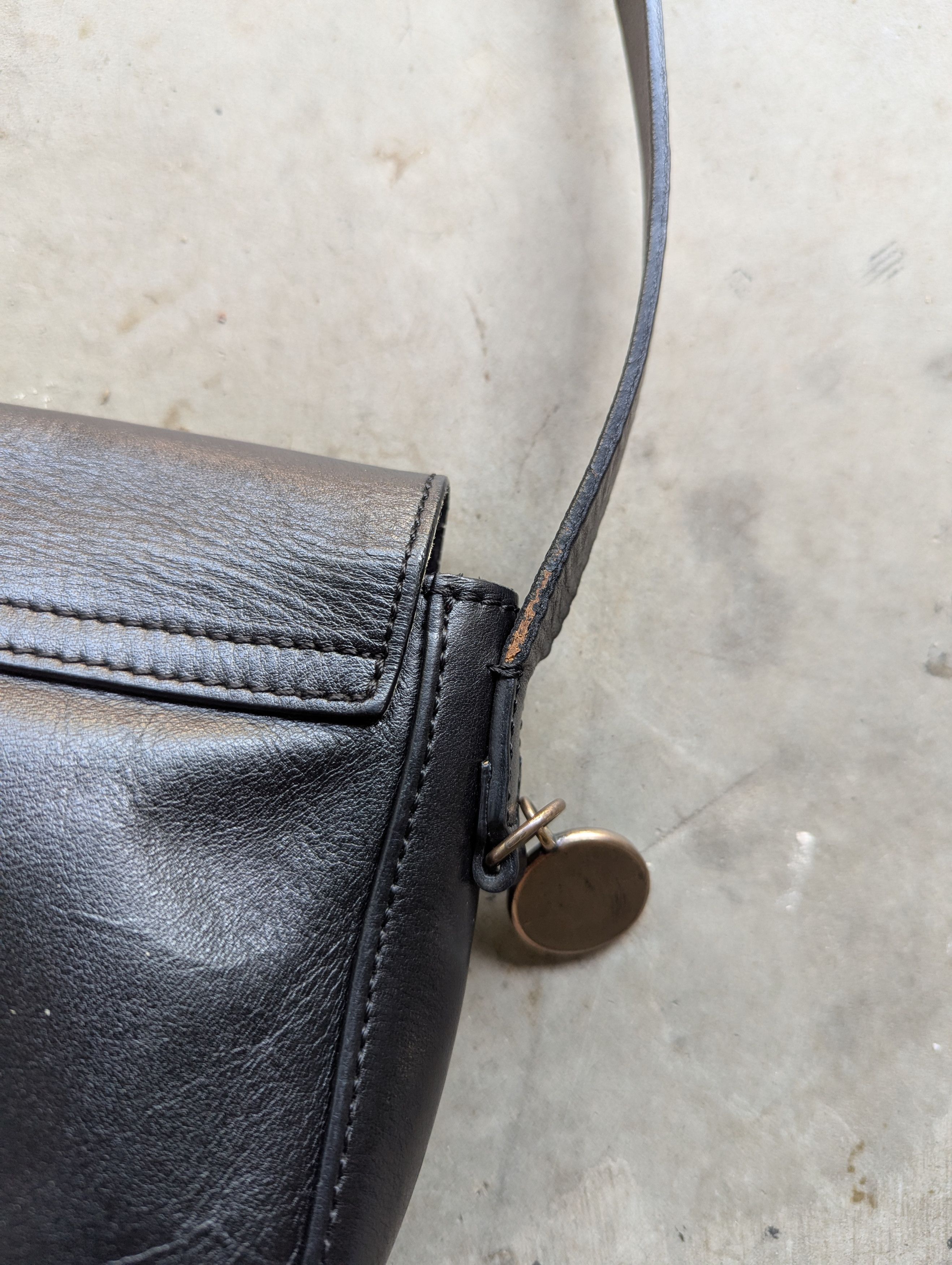 Levi's Levis Leather Sling Bag Made in Italy Size ONE SIZE - 6 Thumbnail
