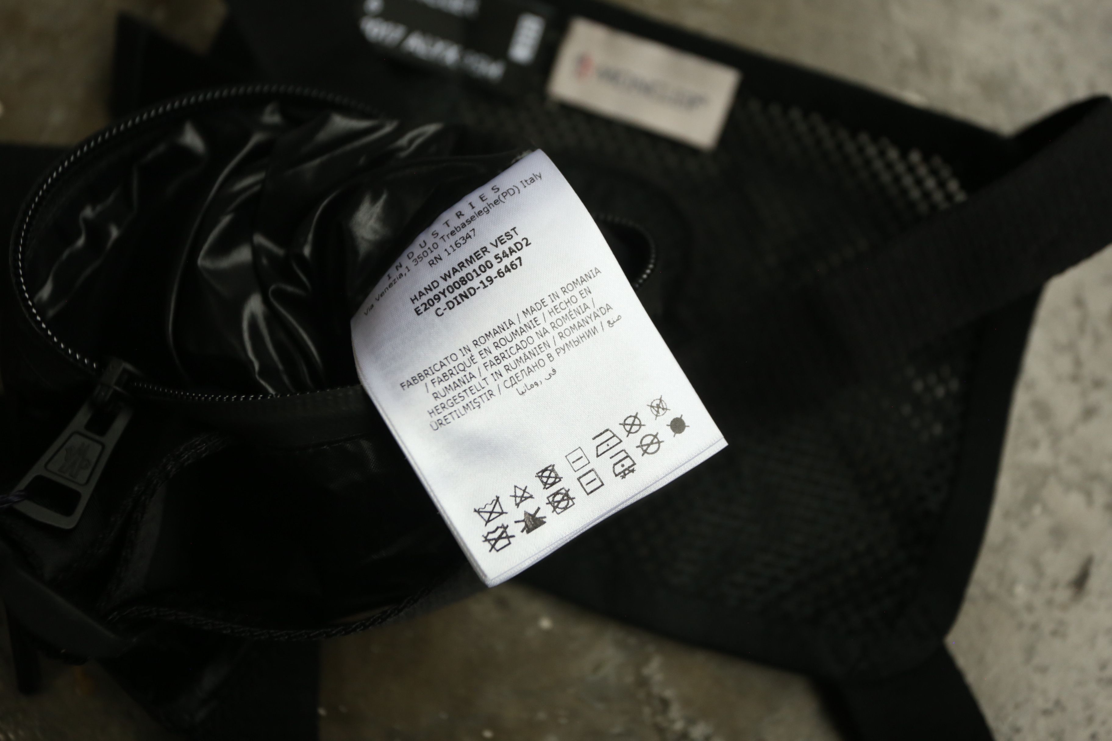 1017 ALYX 9SM × Moncler Moncler Genius 6 - 1017 Alyx 9SM - F/W 20 - Hand Warmer Vest Size US L / EU 52-54 / 3 - 9 Thumbnail