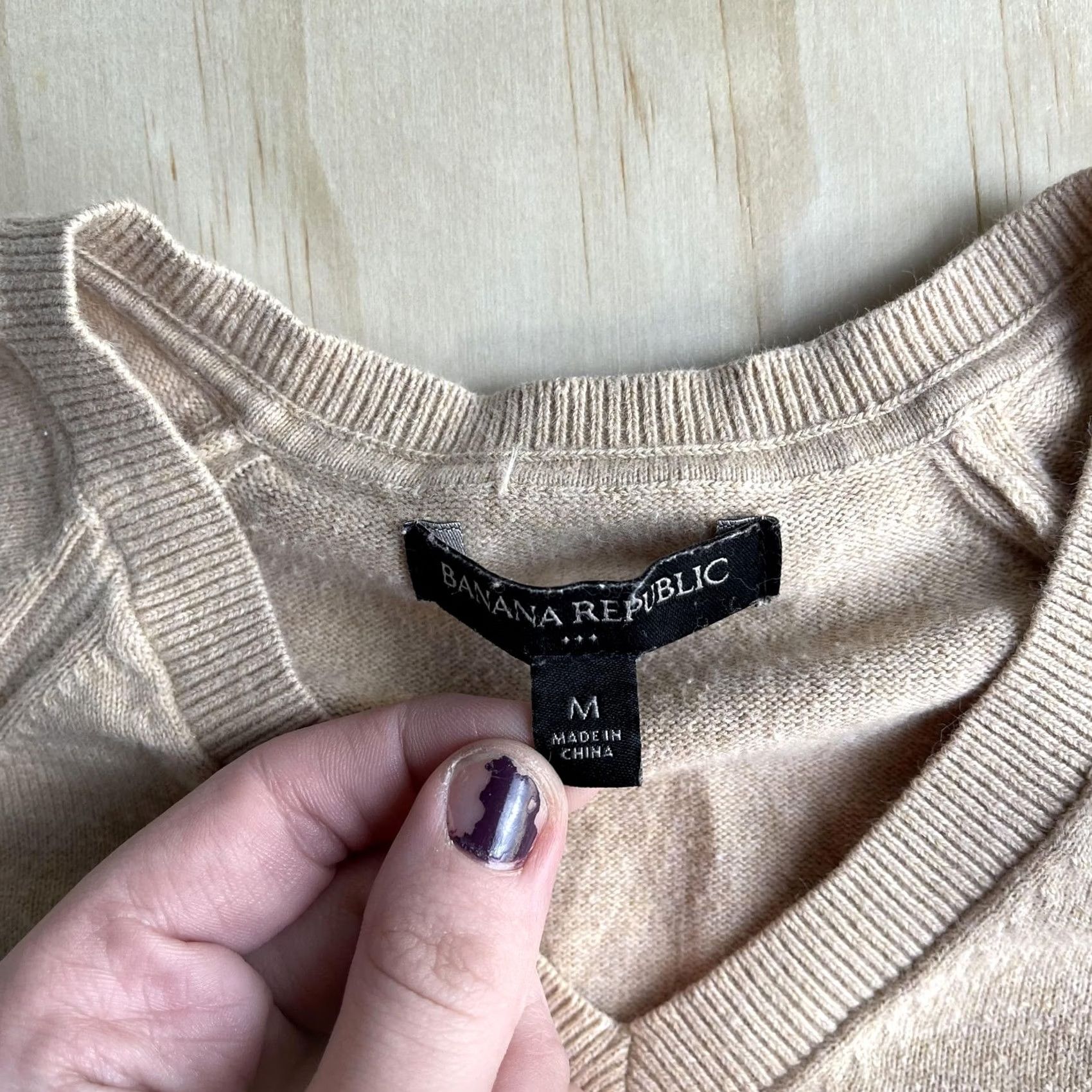 Banana Republic Banana Republic Sweater Mens Medium Beige V Neck Tight Knit Cotton Pullover Size US M / EU 48-50 / 2 - 2 Thumbnail