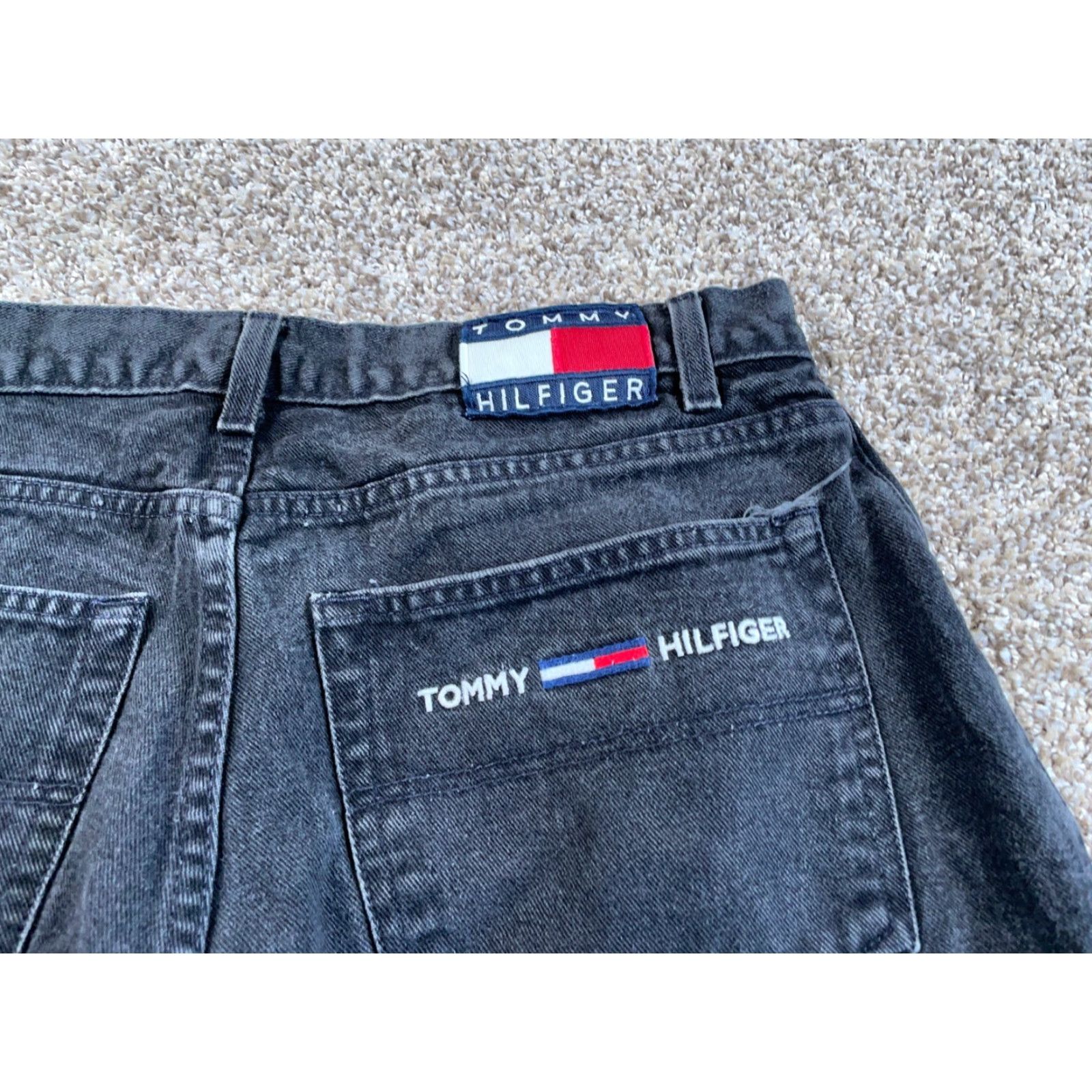 Tommy Hilfiger VINTAGE Tommy Hilfiger Jeans Men's Tapered Leg Black Denim 90s Retro Hip Hop Relaxed Fit 34x30 Size US 34 / EU 50 - 4 Thumbnail