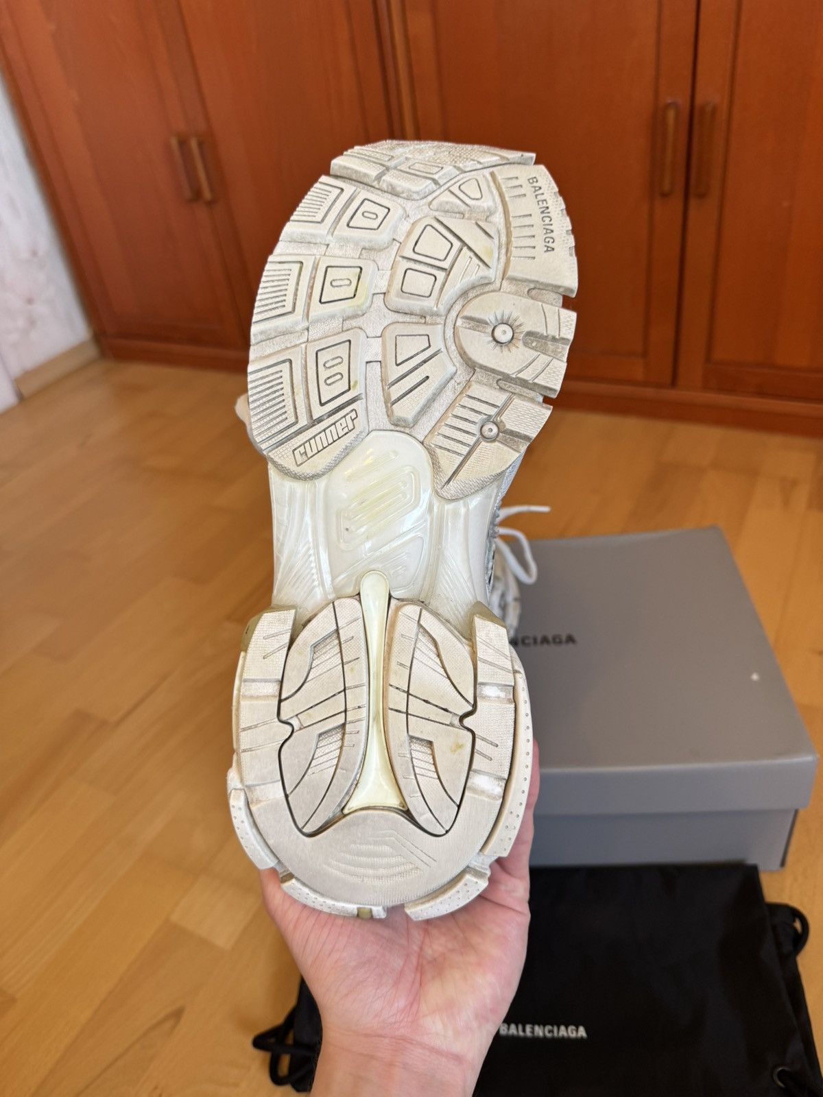 Balenciaga Balenciaga Runner Triple White Made In Italy Size US 8 / EU 41 - 8 Thumbnail