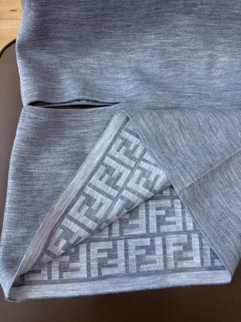 Fendi Fendi Grey wool lined monogrammed reversible sleeveless to Size XS / US 0-2 / IT 36-38 - 5 Thumbnail