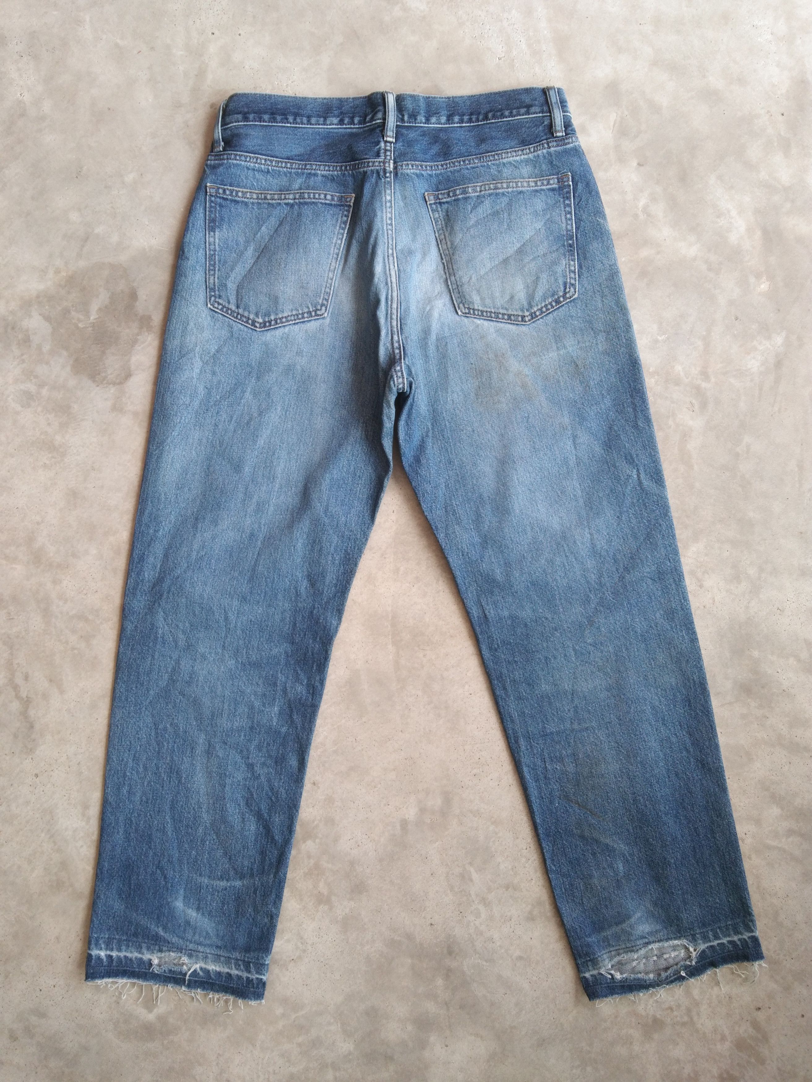 Uniqlo Vintage Faded Blue Uniqlo Distressed Jeans 32x28 Size US 32 / EU 48 - 2 Thumbnail
