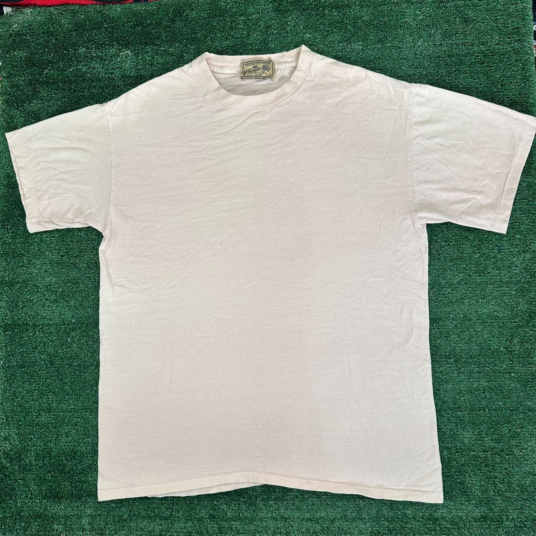 Vintage Vintage 90s Pastel Pink Blank T-Shirt Single Stitch Calvin K Size US S / EU 44-46 / 1 - 1 Thumbnail