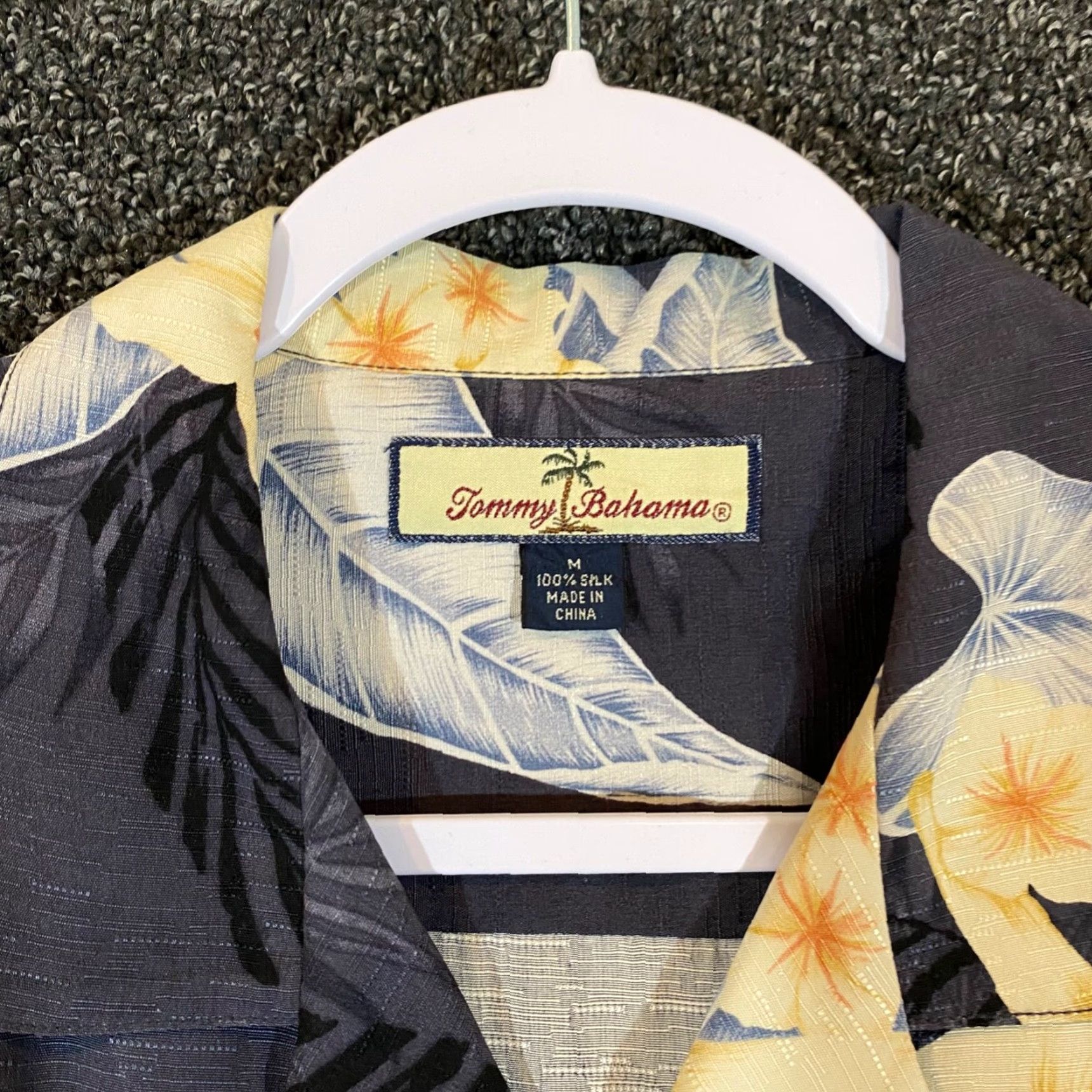 Tommy Bahama VINTAGE Tommy Bahama Shirt Mens M Gray Silk Floral Hawaiian S/S Button-Up 100% Silk Mens Size US M / EU 48-50 / 2 - 2 Thumbnail