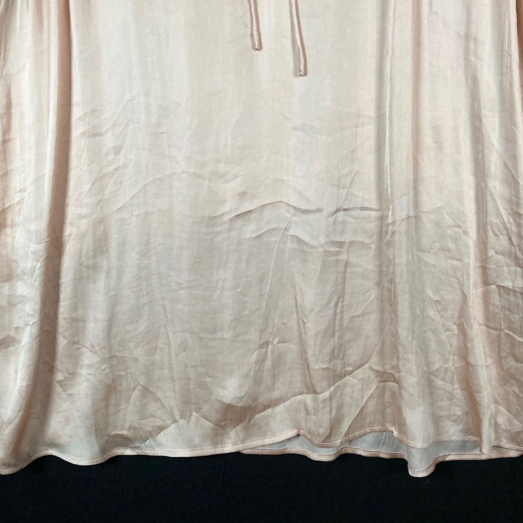 Banana Republic Banana Republic Blouse V Neck Cap Sleeve Polyester M Womens Peach Shiny Size M / US 6-8 / IT 42-44 - 4 Thumbnail