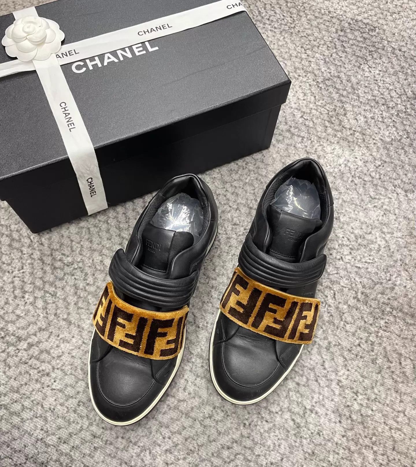 Fendi FENDI black and brown FF fur detail sneakers 5 Size US 5 / IT 35 - 2 Thumbnail