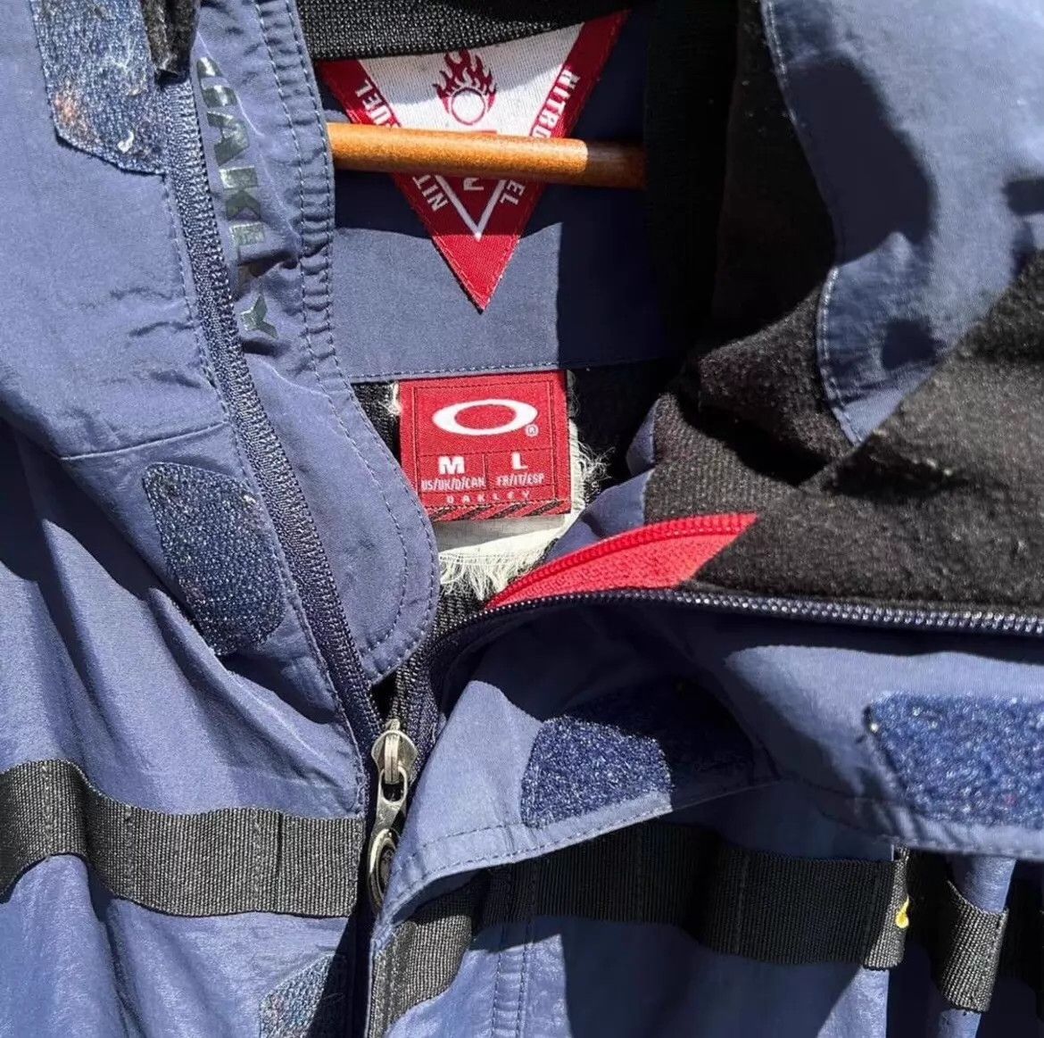 Oakley Oakley Vintage Windbreak Ski Jacket L Size US L / EU 52-54 / 3 - 2 Thumbnail
