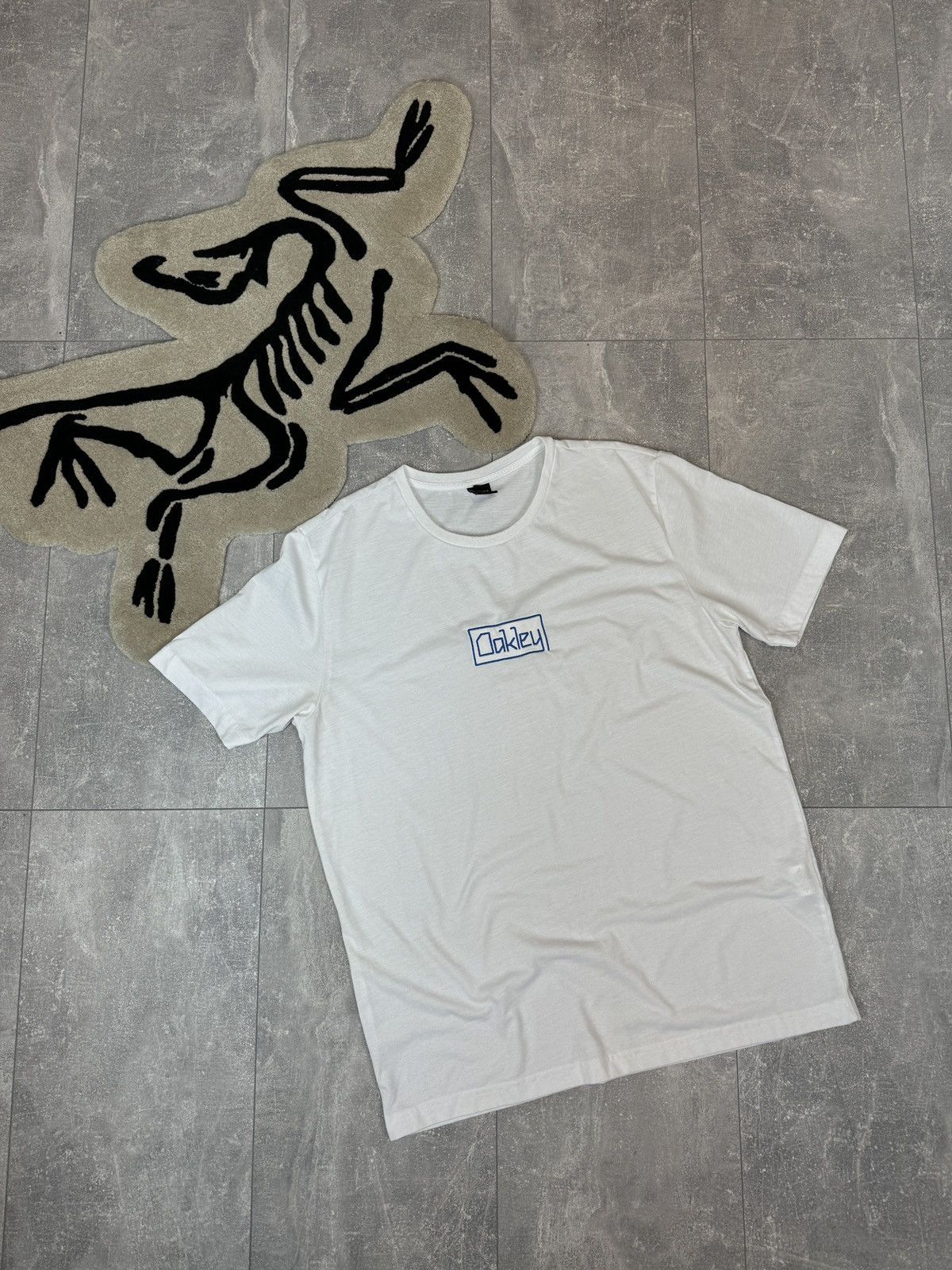 Oakley Mens Vintage Oakley T-shirt centre logo white tee Japanese Size US XL / EU 56 / 4 - 1 Thumbnail