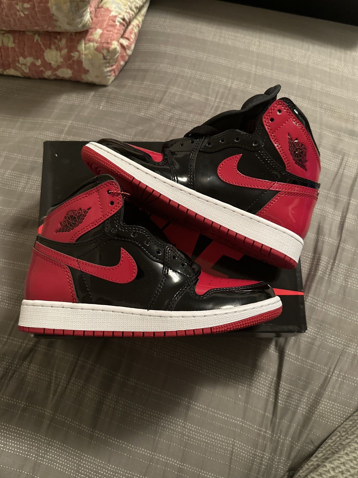 Jordan Brand × Nike AIR JORDAN 1 HIGH GS “Patent Bred” Size 3.5Y Size US 5 / IT 35 - 1 Thumbnail