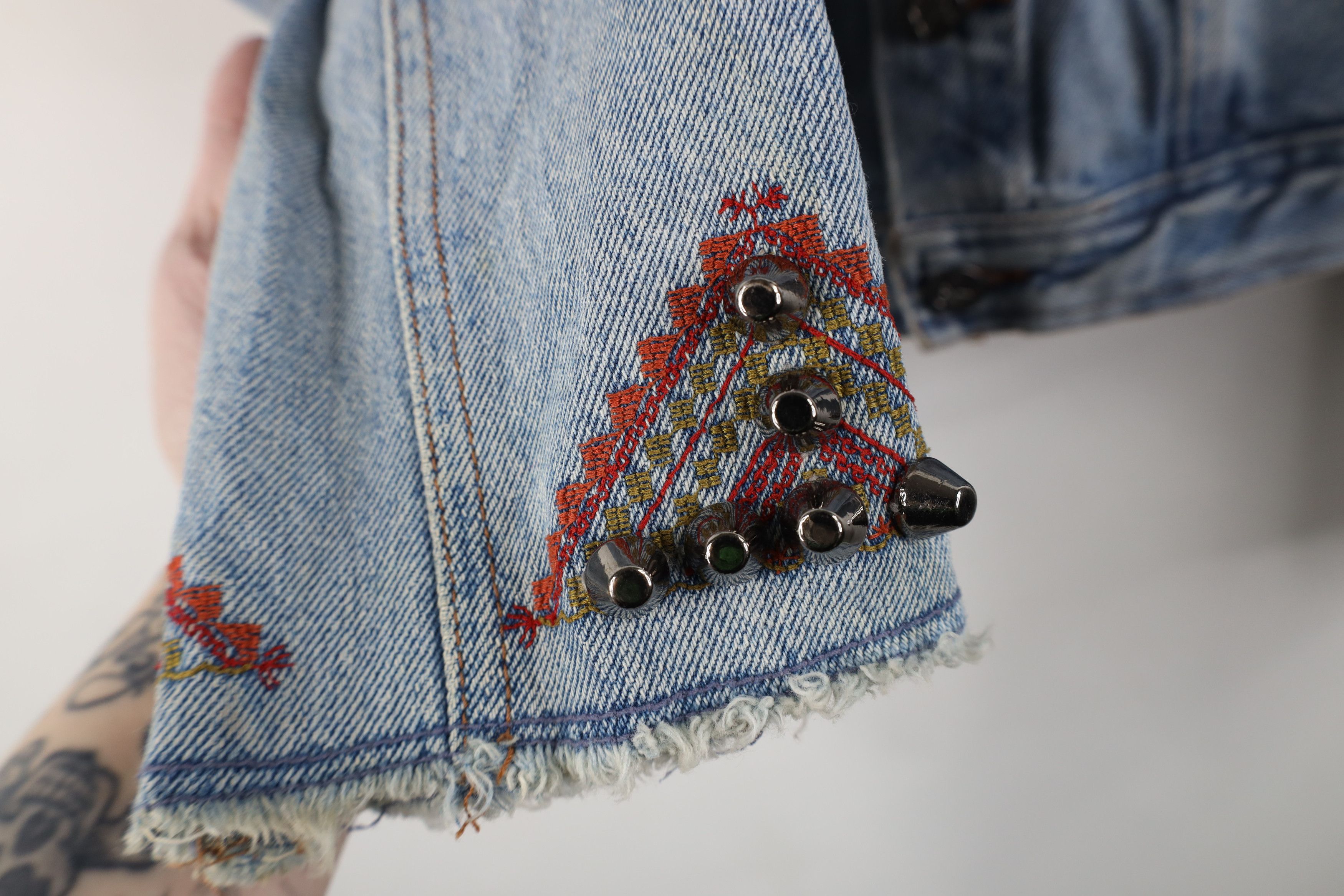 Calvin Klein Vintage 90s Calvin Klein Cropped Battle Denim Trucker Jacket Size L / US 10 / IT 46 - 8 Thumbnail