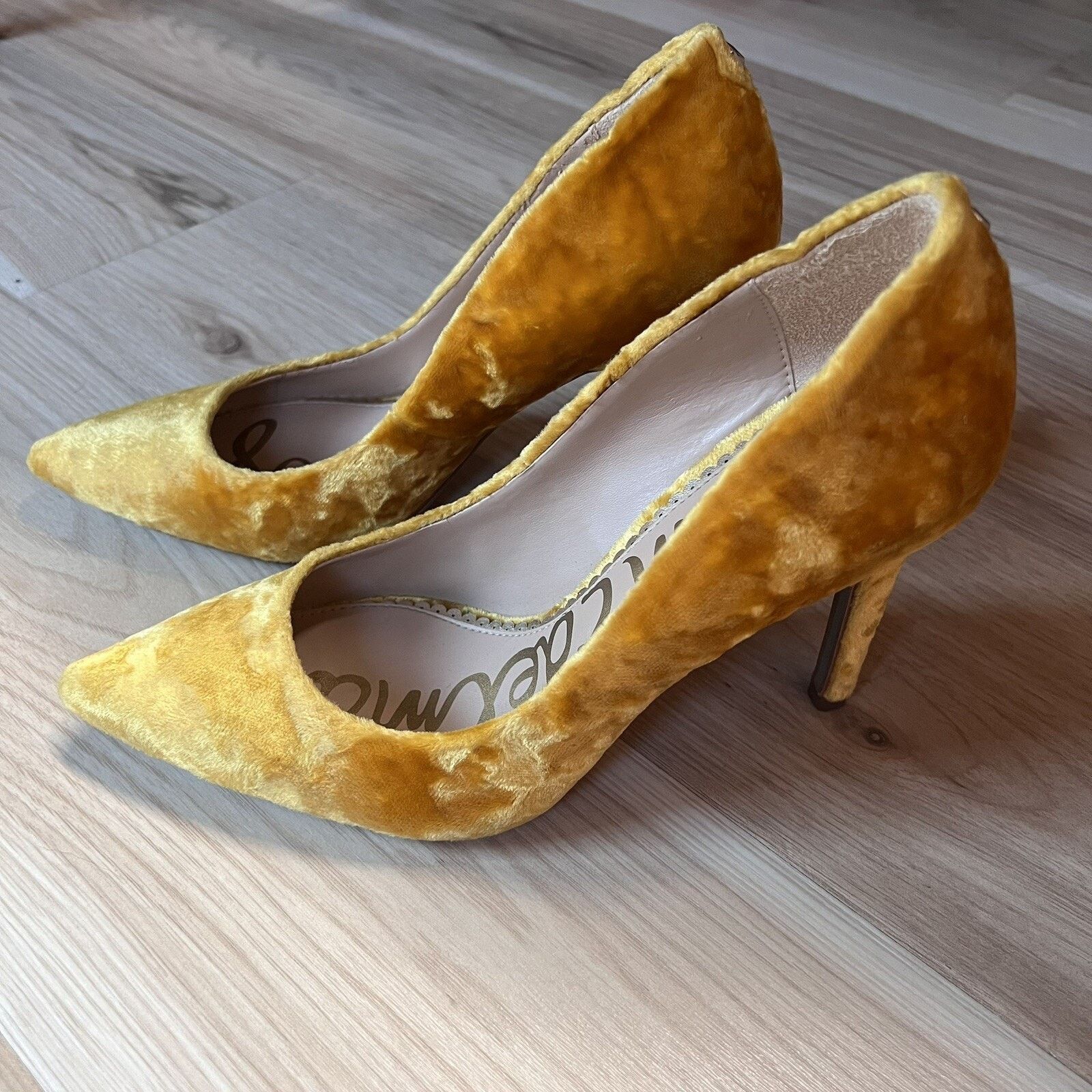 Sam Edelman Sam Edelman “Hazel” Velvet 6M Pointed Toe Gold Pump Stiletto Size US 6 / IT 36 - 1 Thumbnail
