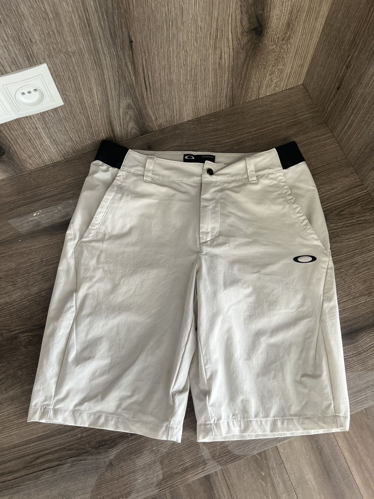 Oakley Oakley white shorts Men’s Size US 32 / EU 48 - 1 Thumbnail