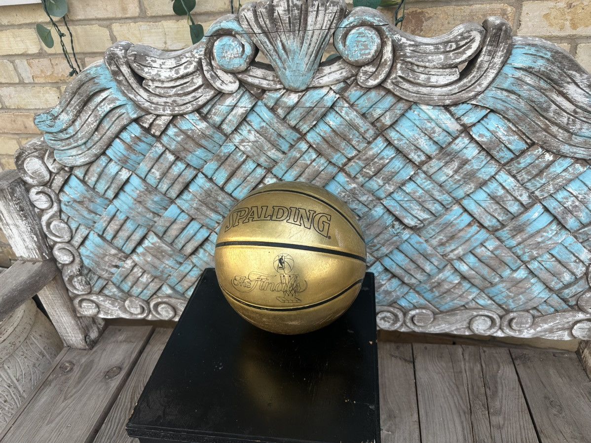 Spalding Rare 2005 Spalding NBA Gold Trophy Ball Official 29.5” Ball Size ONE SIZE - 4 Thumbnail