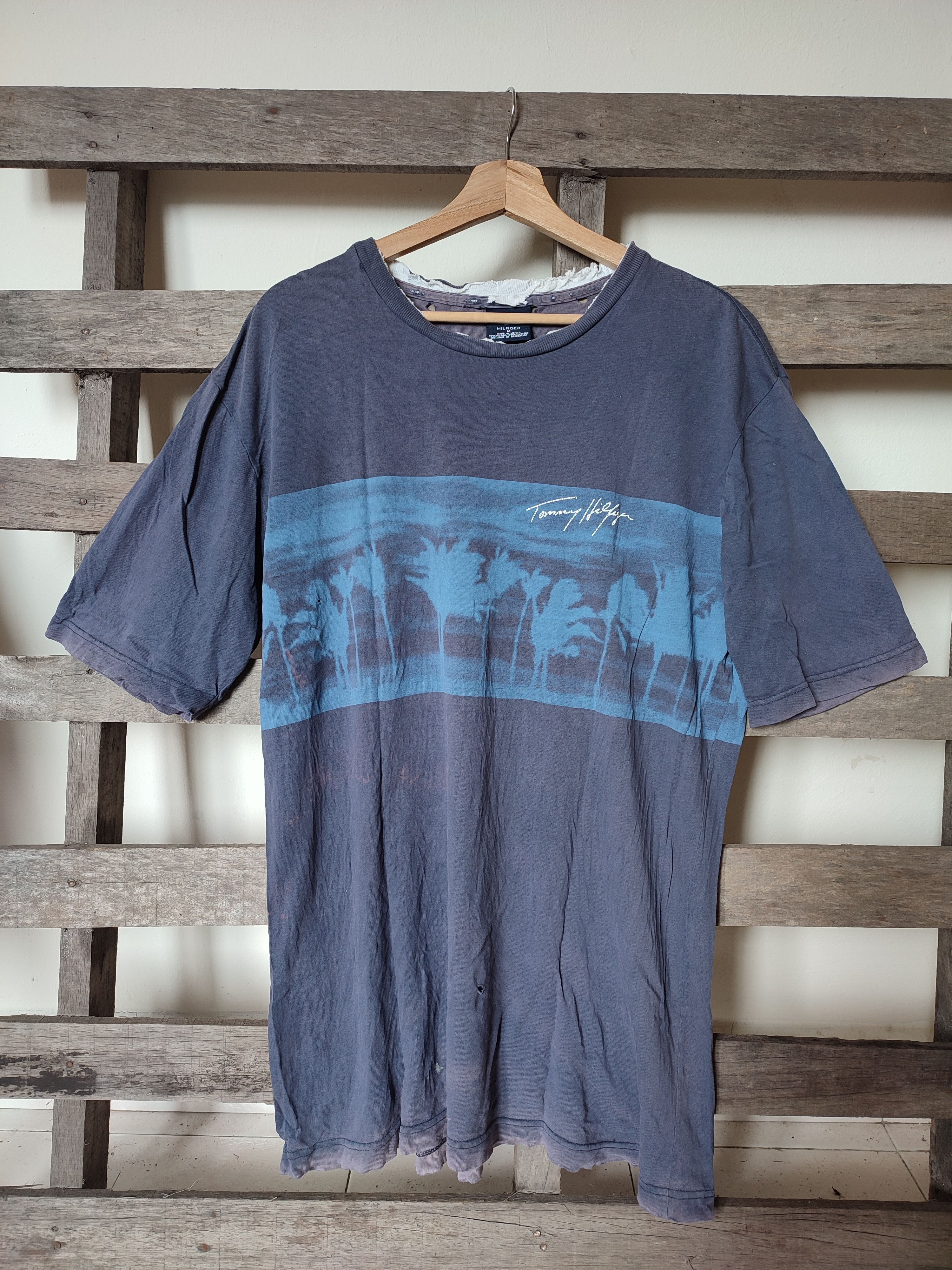 💥90s💥THRESHED VINTAGE TOMMY HILFIGER TEE RARE