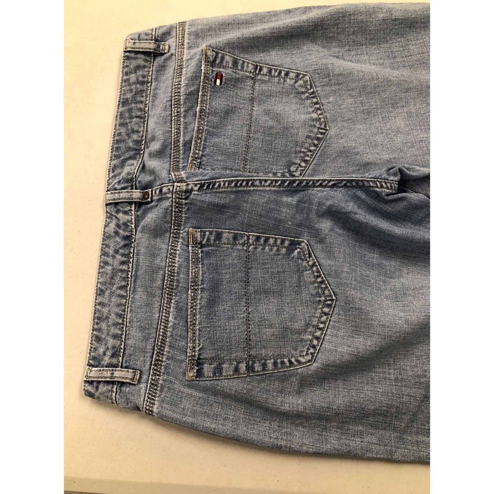 Tommy Hilfiger VINTAGE Tommy Hilfiger Jeans Capri Women 10 Blue 100% Cotton Logo 90s Retro Hipster Mids Rise 25in Inseam 32in Waist 25in 5-Pocket Denim Slim? Size 32" / US 10 / IT 46 - 6 Thumbnail