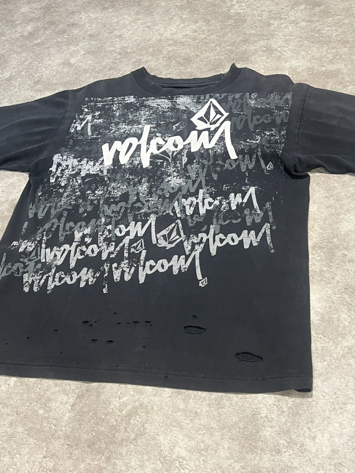 Vintage × Volcom Volcom Distressed Sun Faded Graphic Tee Size US M / EU 48-50 / 2 - 4 Thumbnail